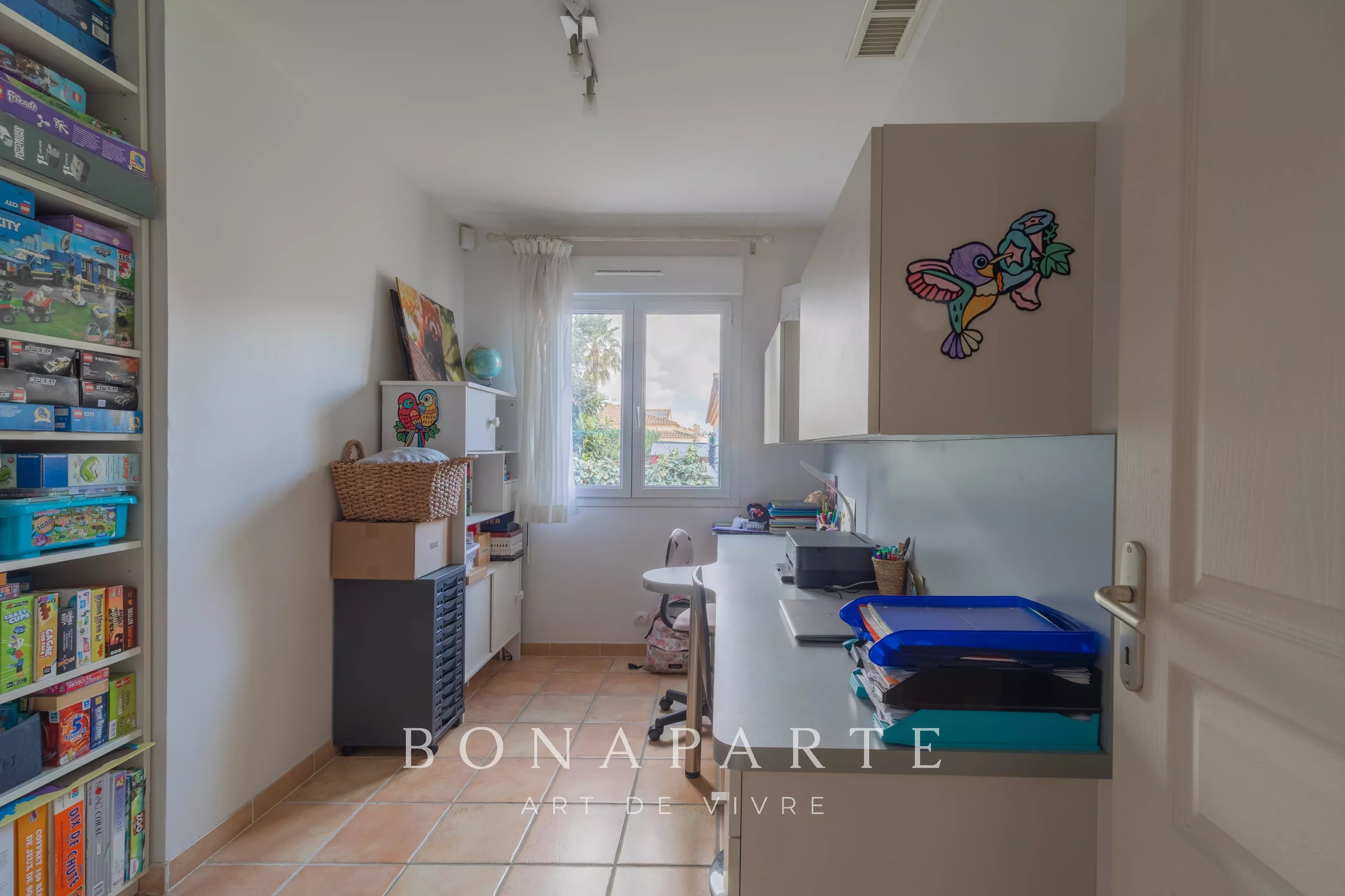 Maison plain-pied avec piscine à Sauvian – Confort, espace et praticité - Photo 9