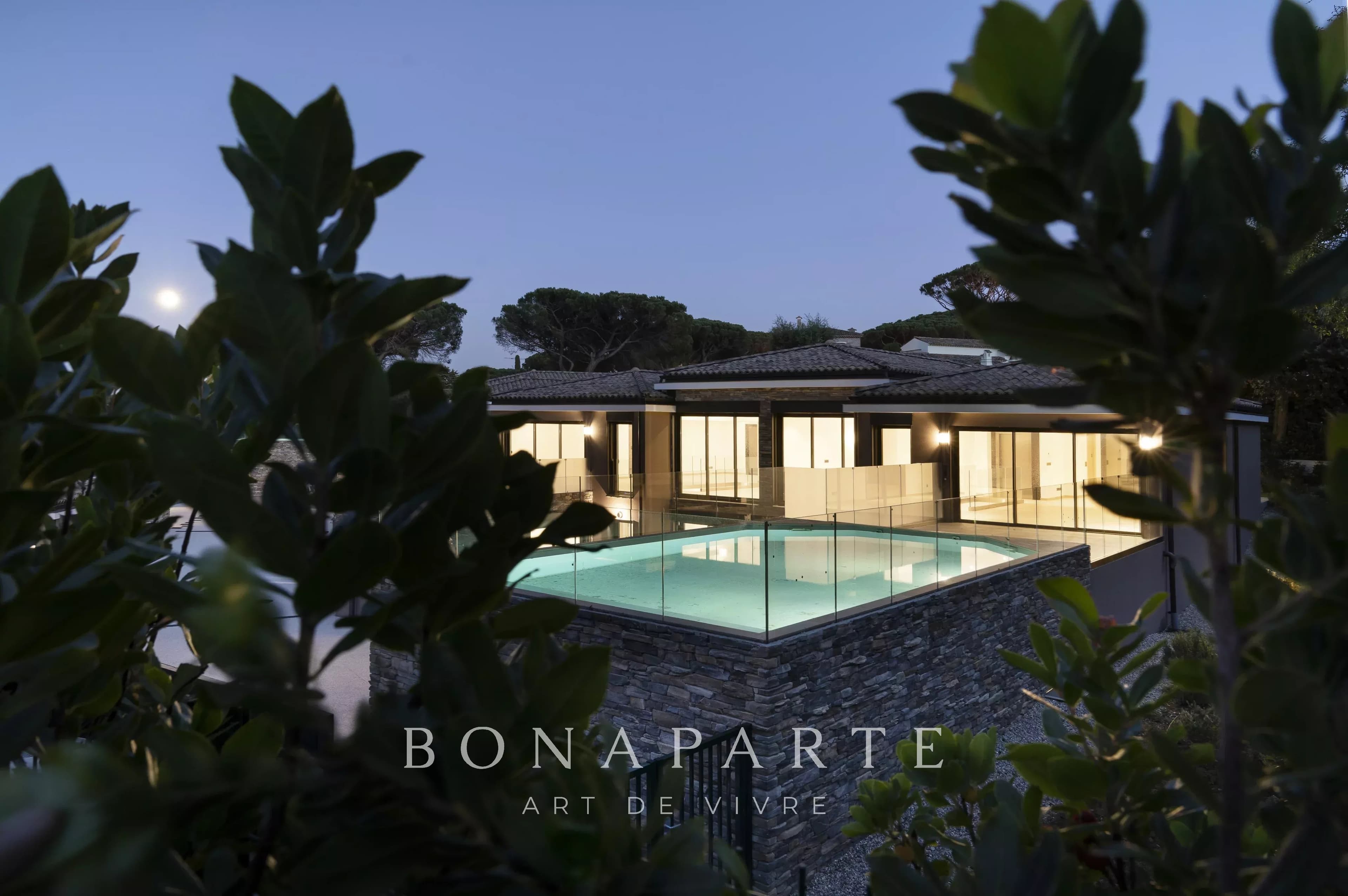 EXCLUSIVITE : Magnifique "villa appartement" en duplex avec tres belle vue mer