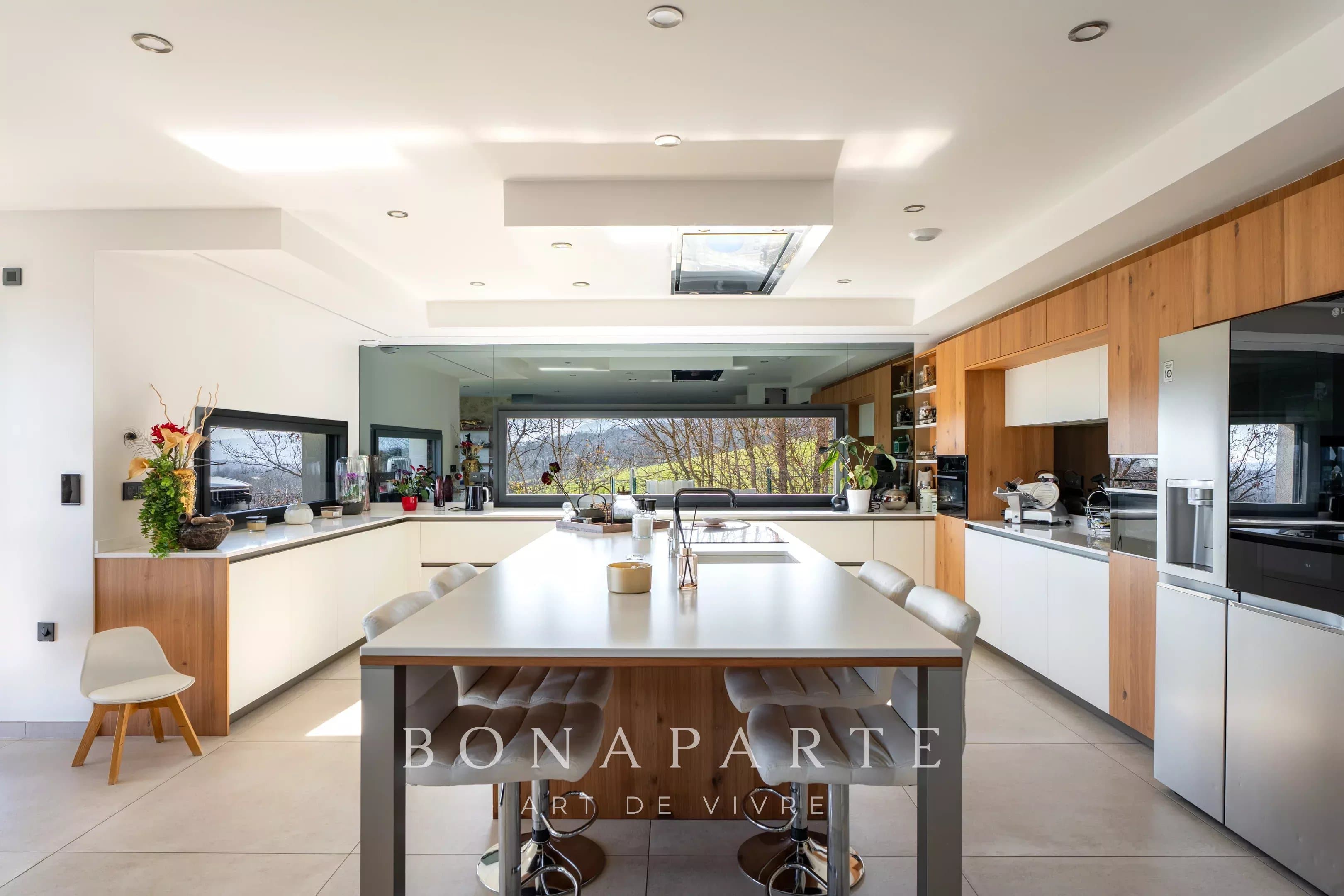 THOIRY - PROPRIETE CONTEMPORAINE - VUE SUR LES ALPES