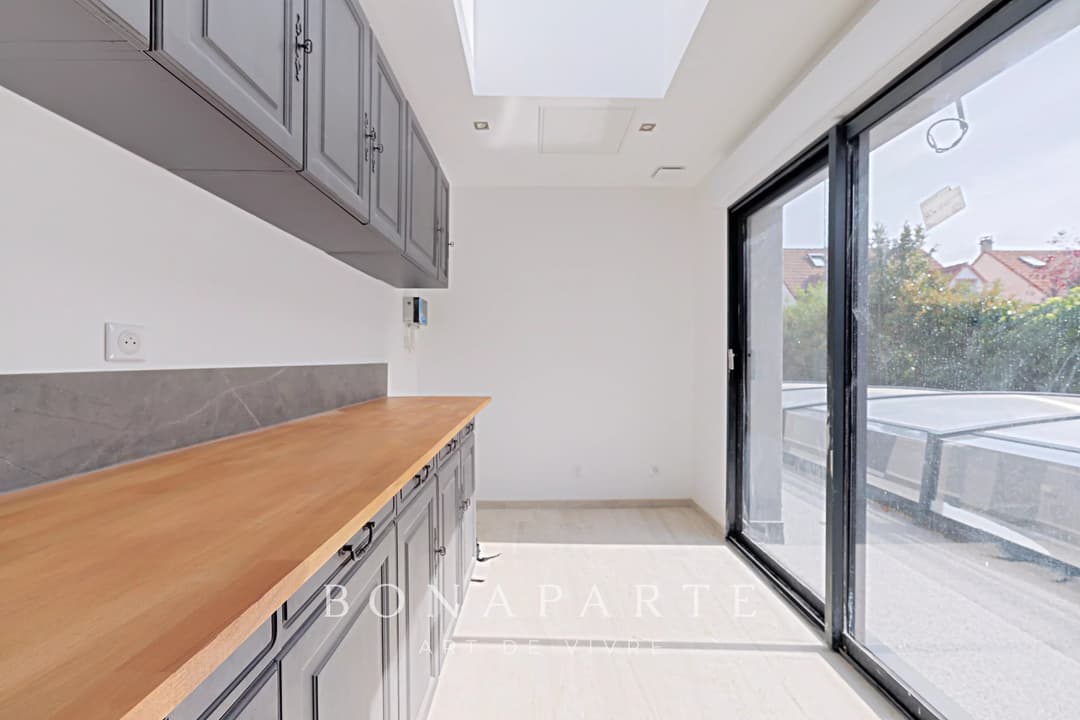 Antony centre – Maison récente de 230 m² avec ascenseur, piscine 8x4 et dépendances sur terrain de 1 150 m² - Photo 6