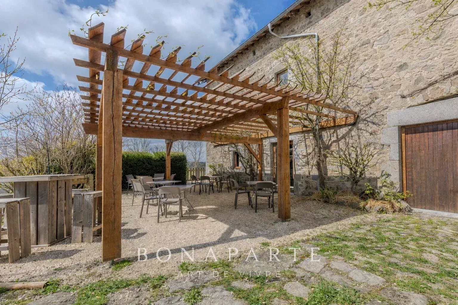 PROPRIÉTÉ DE CHARME AVEC ACTIVITÉ TOURISTIQUE AU CŒUR DU PILAT - Photo 8