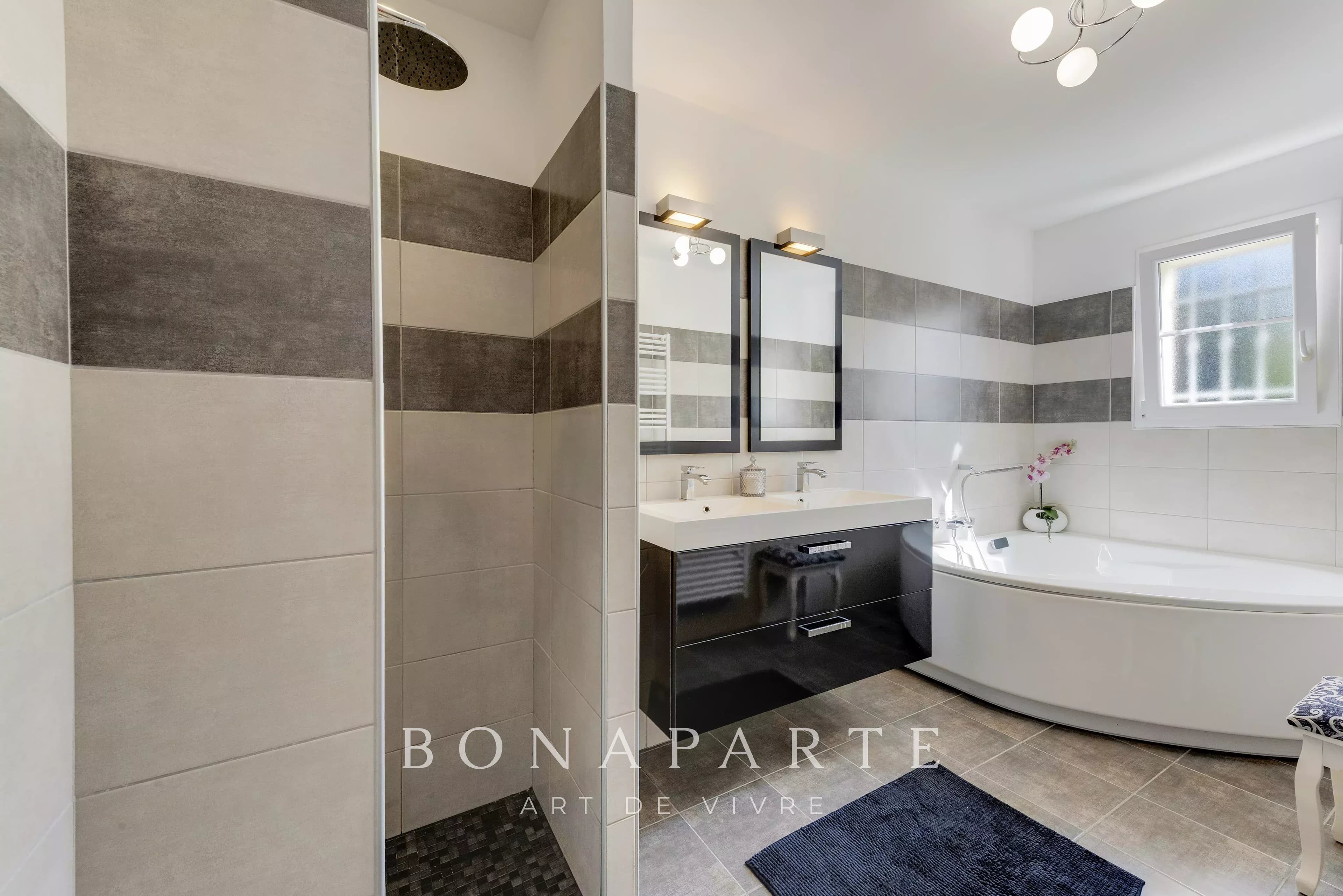 Valescure, villa 4 chambres, secteur résidentiel sécurisé et recherché - Photo 12
