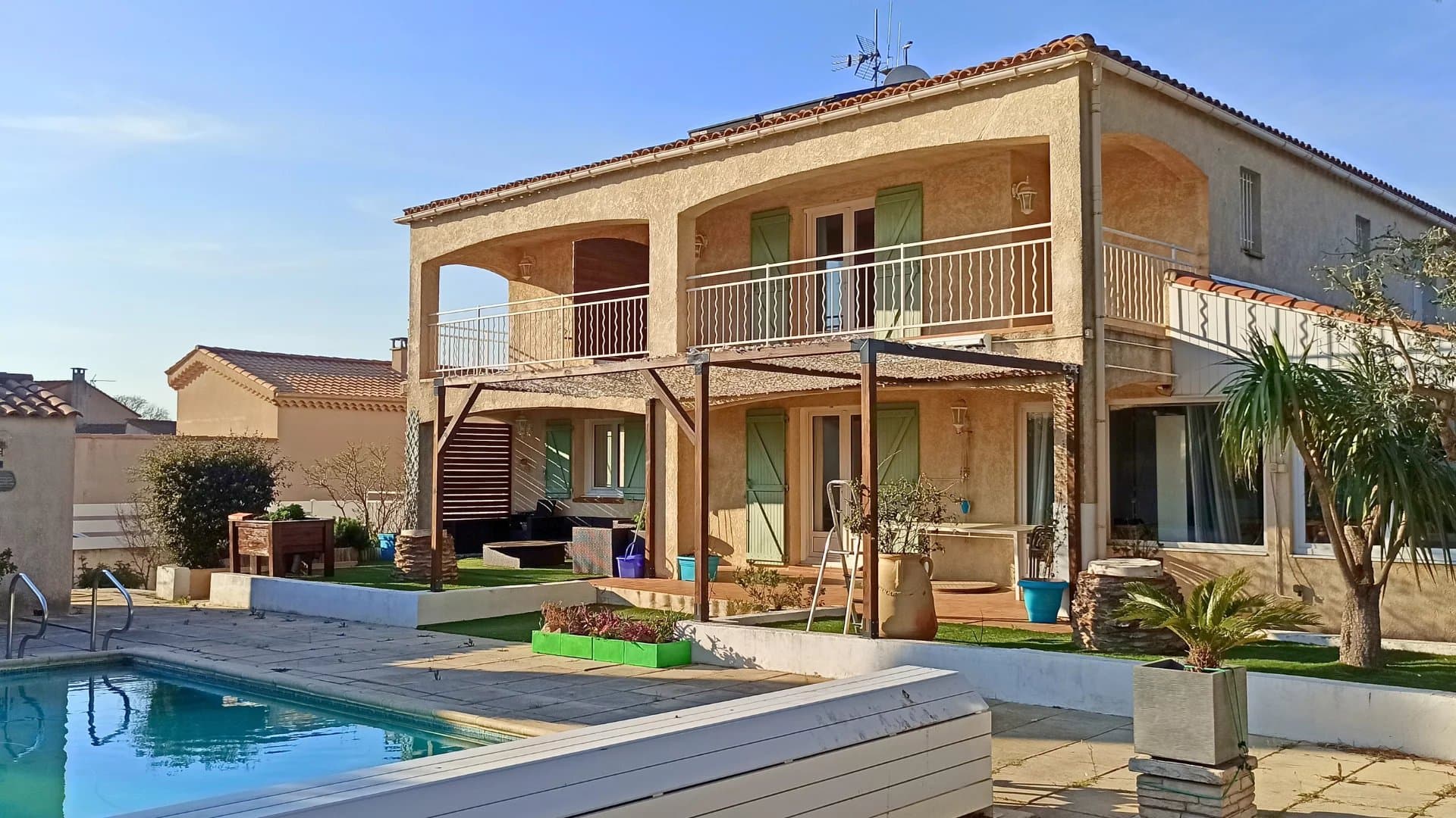 Colombiers – Grande maison familiale 250 m² avec dépendance, piscine et terrain de 1 200 m² - Photo 1