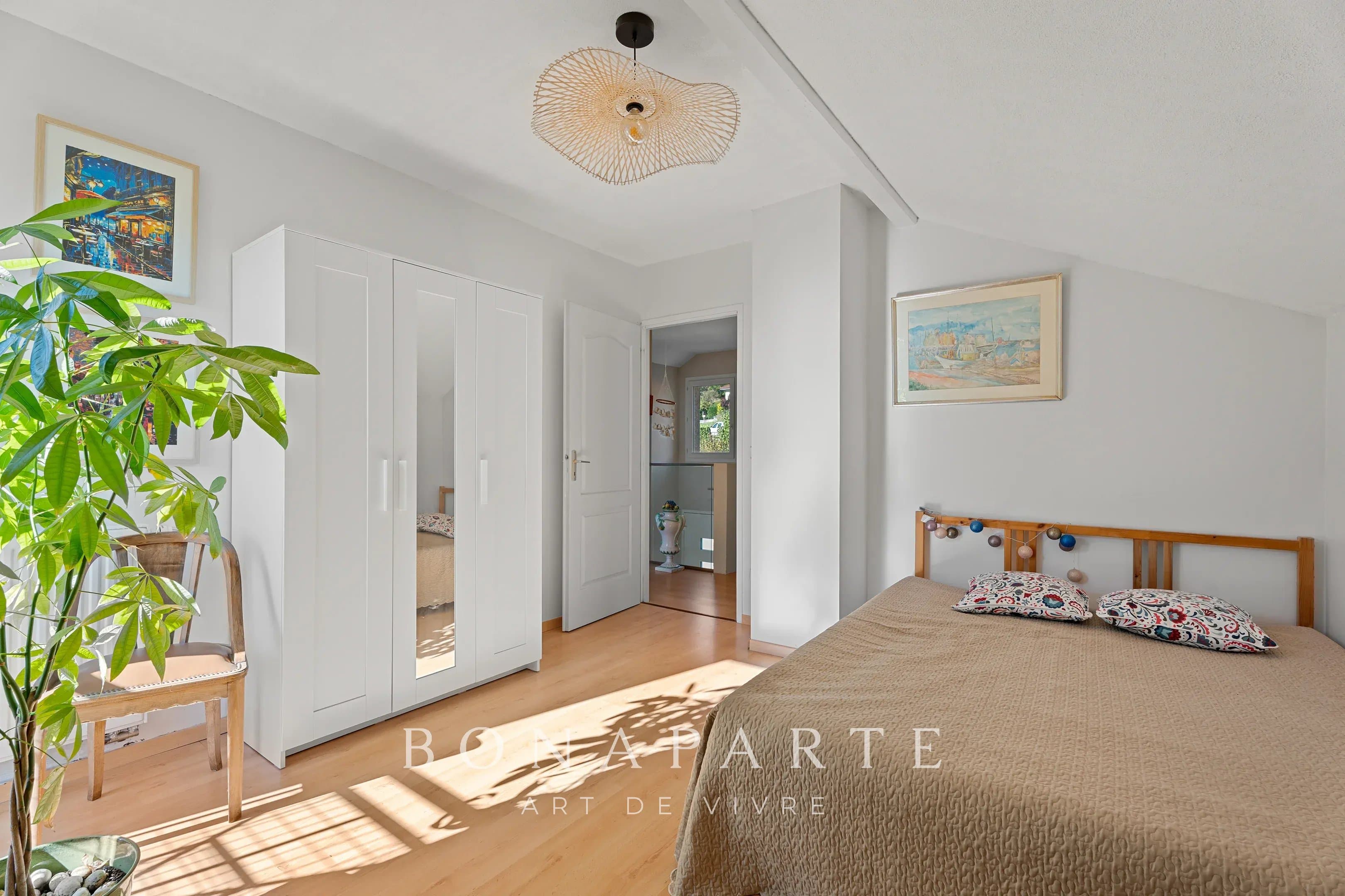 CROZET – MAISON INDIVIDUELLE – NOMBREUSES ANNEXES, POSSIBILITÉ DE STUDIO INDÉPENDANT, JARDIN PISCINABLE - Photo 13