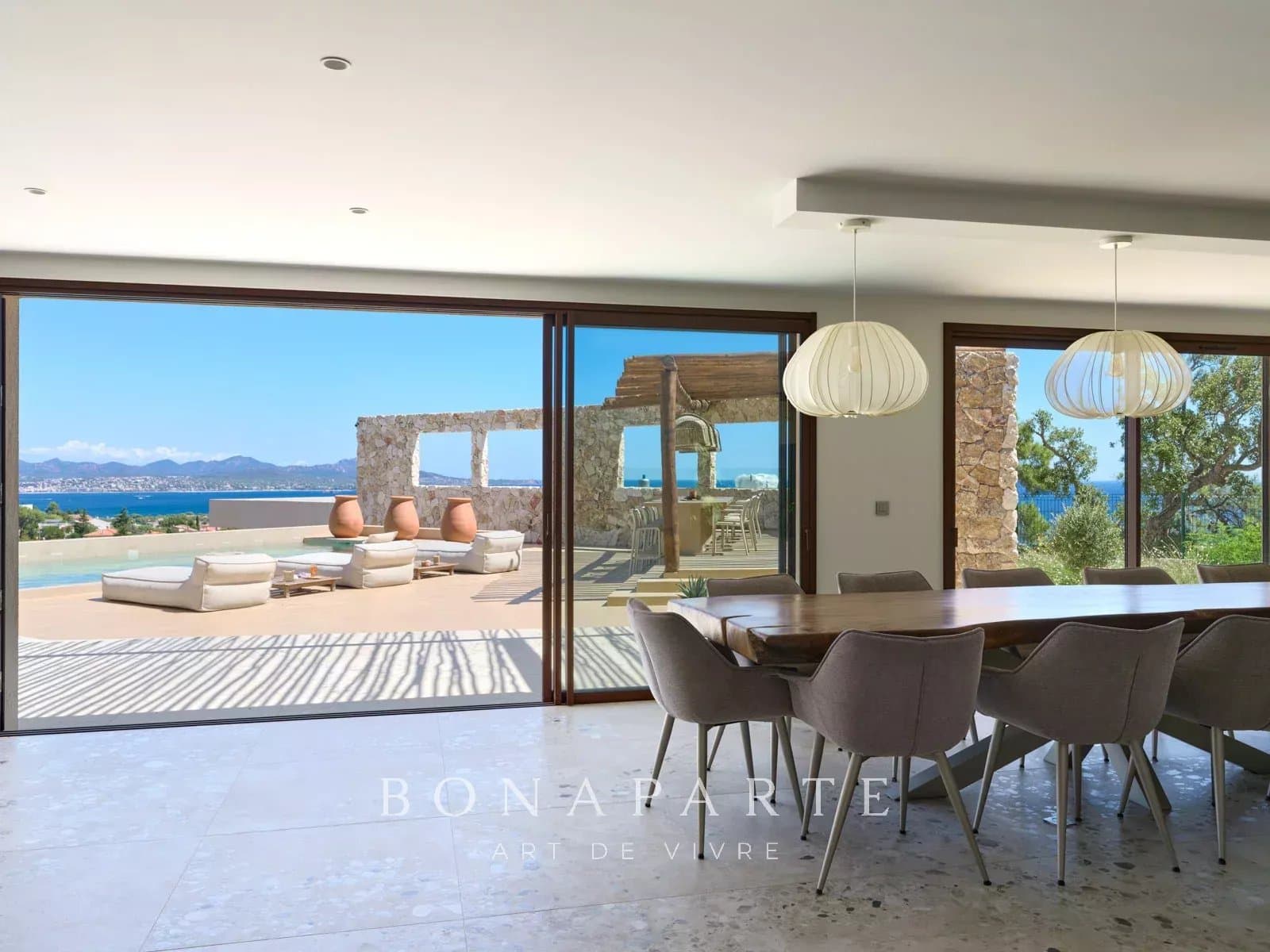 VILLA CONTEMPORAINE D’EXCEPTION – VUE PANORAMIQUE SUR LA MÉDITERRANÉE - Photo 6
