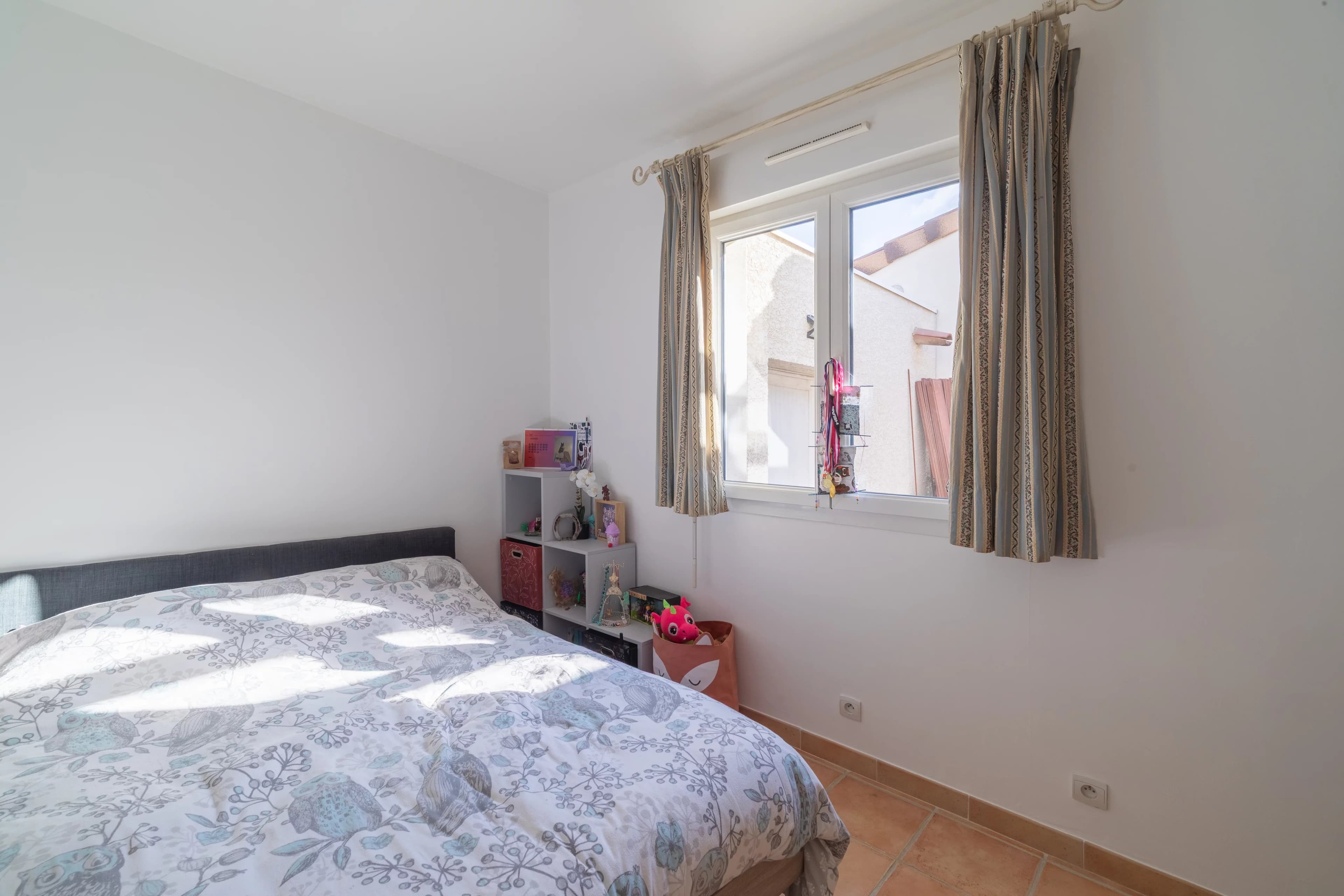 Maison plain-pied avec piscine à Sauvian – Confort, espace et praticité - Photo 10