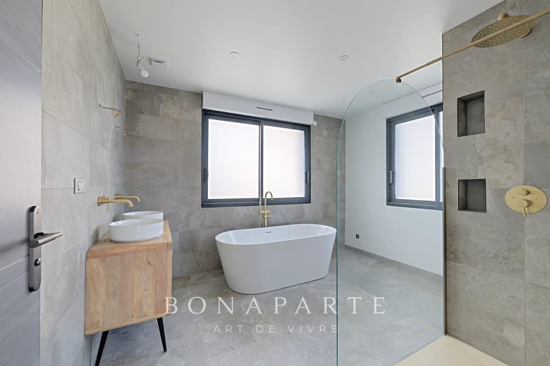 Antony centre – Maison récente de 230 m² avec ascenseur, piscine 8x4 et dépendances sur terrain de 1 150 m² - Photo 13