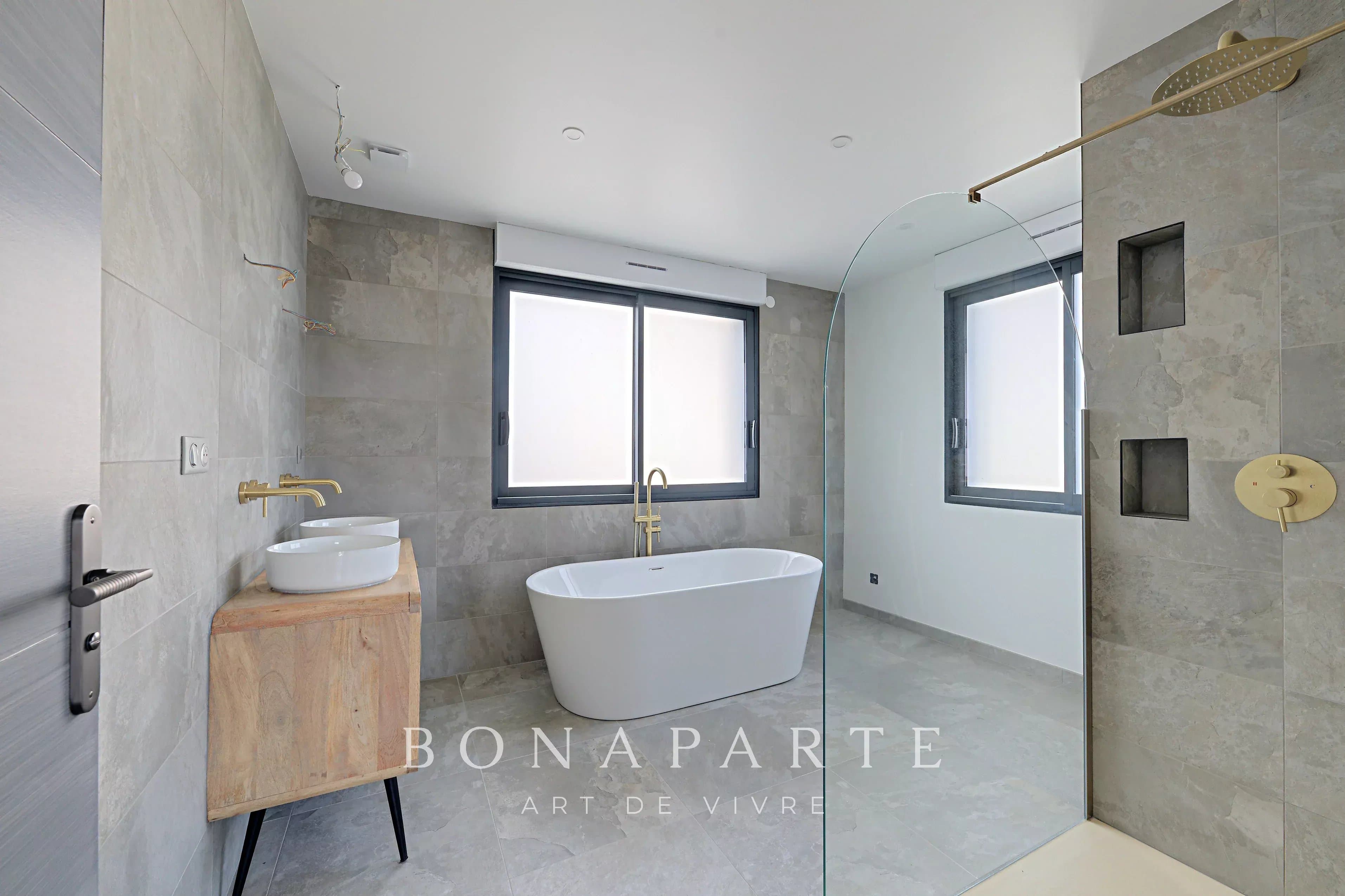 ANTONY centre – Maison récente de 230 m² avec ascenseur, piscine 8x4 et dépendances sur terrain de 1 150 m² - Photo 14
