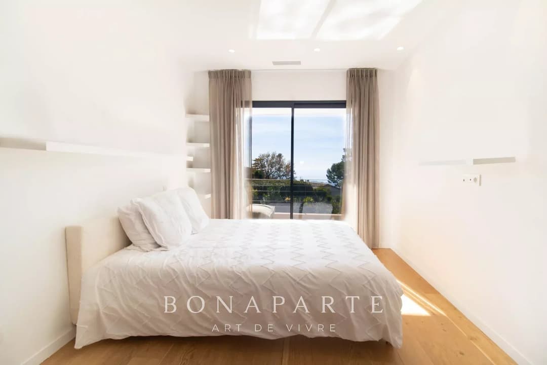 CANNES - MAGNIFIQUE VILLA AVEC PISCINE - ENTIEREMENT RENOVEE - Photo 11