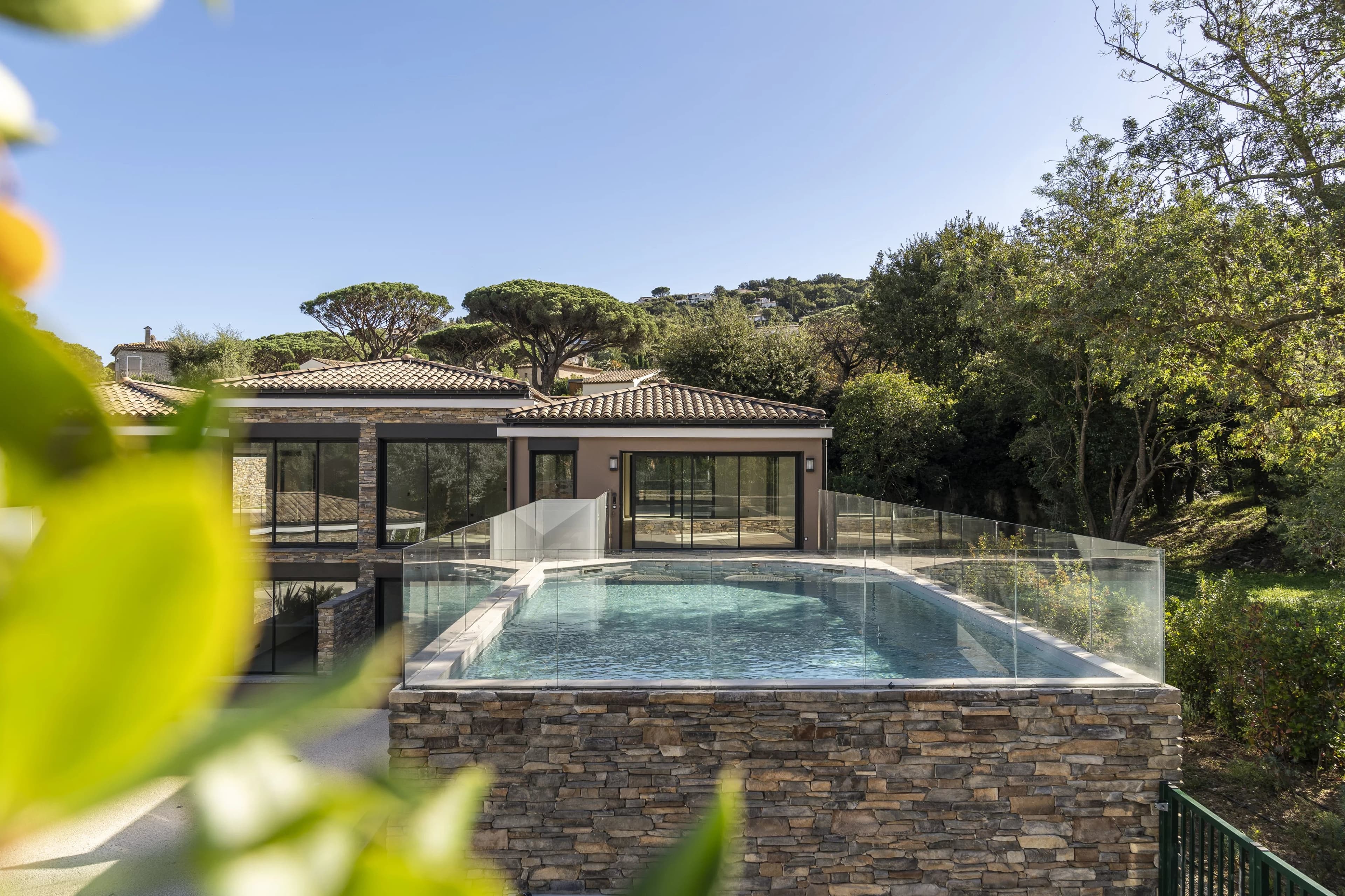 EXCLUSIVITE : Magnifique "villa appartement" en duplex avec très belle vue mer - Photo 2