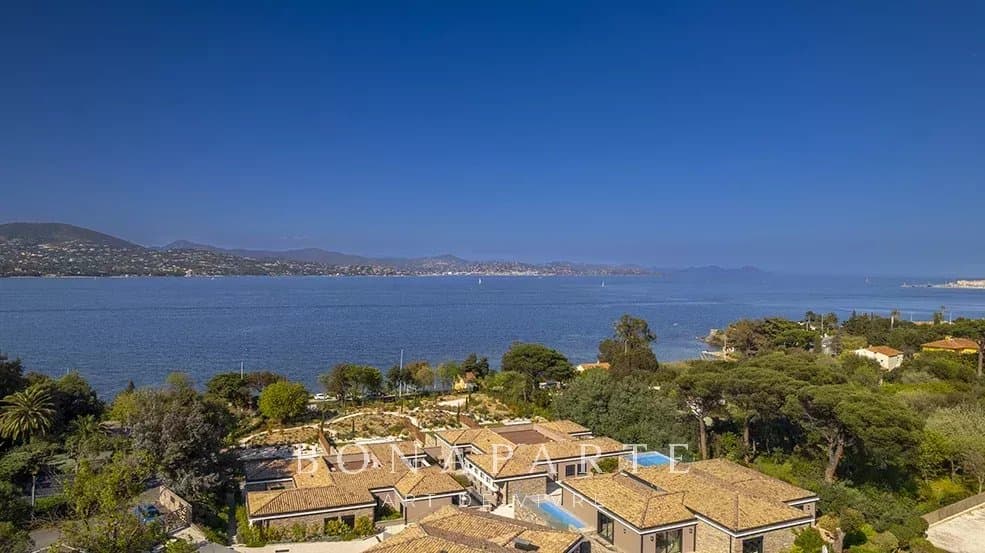 EXCLUSIVITE : Magnifique "villa appartement" en duplex avec très belle vue mer