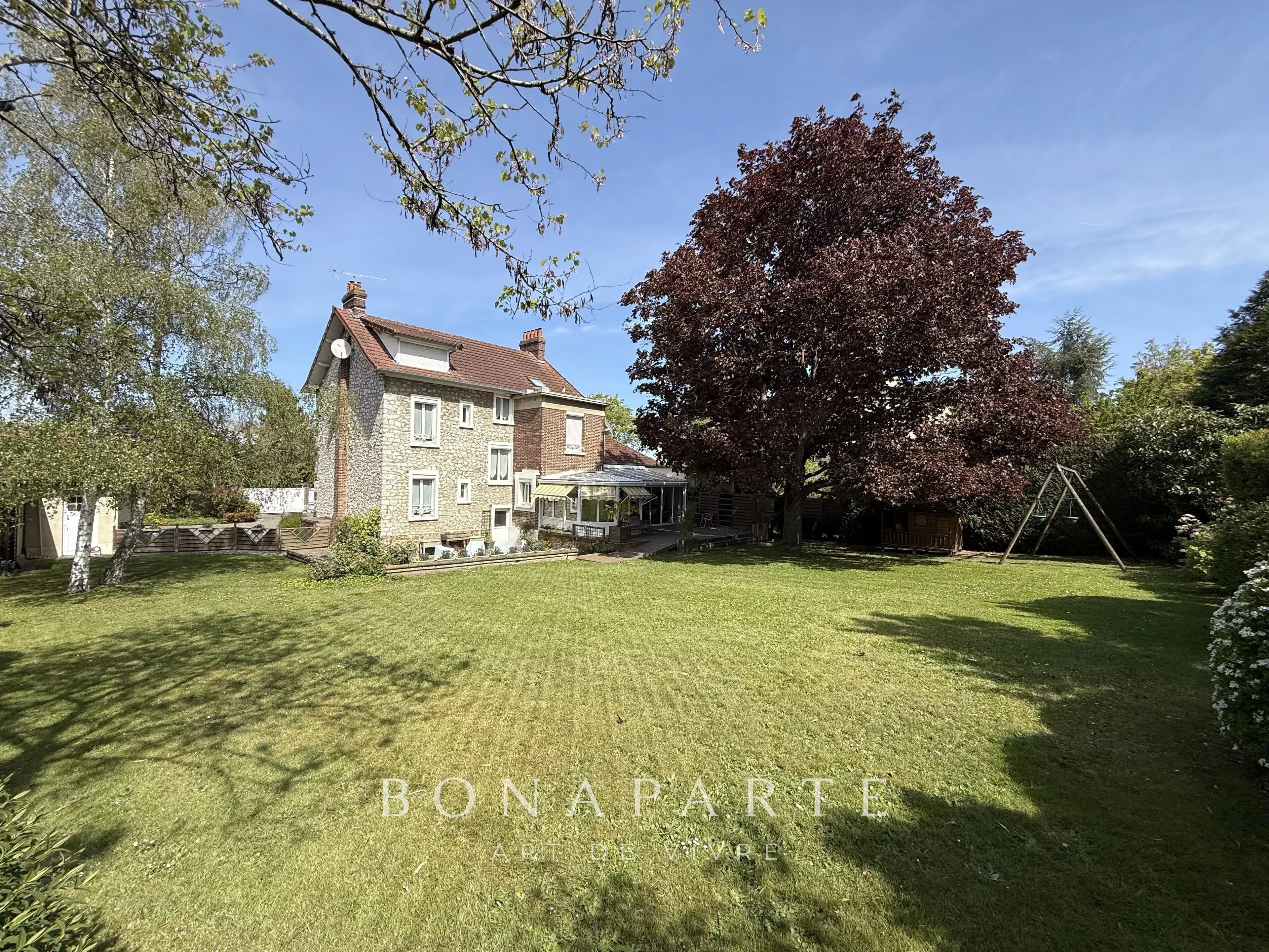 Maison de maître en meulière – 264 m² – Parc arboré de 1 440 m² à 40 min de Paris - Photo 4