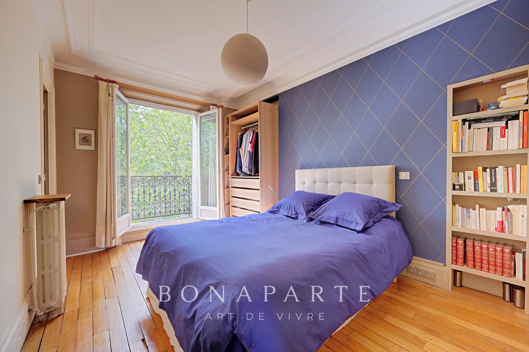 Paris 14e – Haussmannien, étage élevé avec ascenseur, balcon et vue dégagée - Photo 5