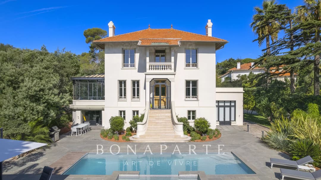 Exclusivité : Villa Belle Époque rénovée – Élégance, mer et emplacement d’exception - Photo 2