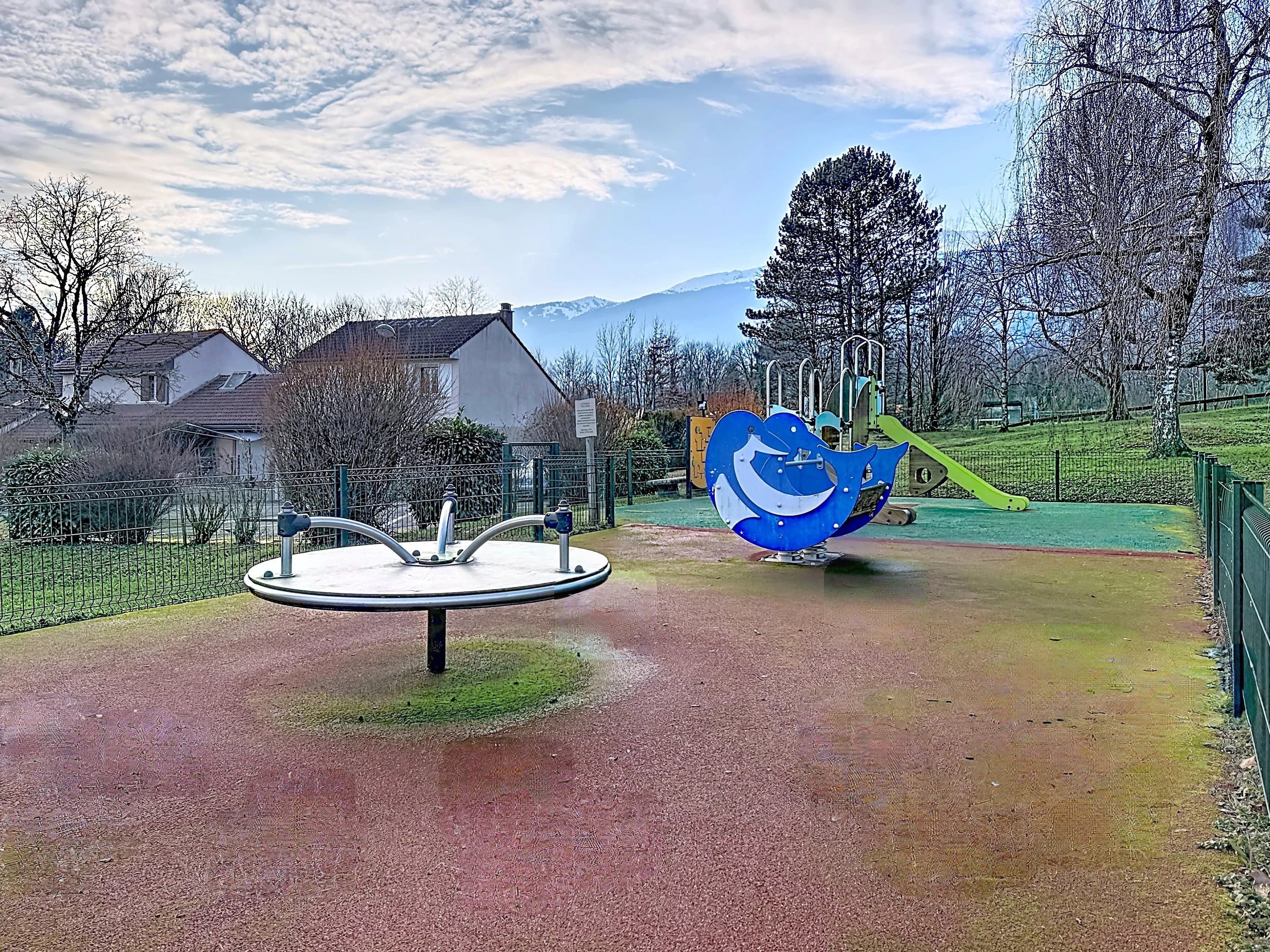 ÉCHENEVEX - MAISON FAMILIALE AVEC JARDIN - Photo 23
