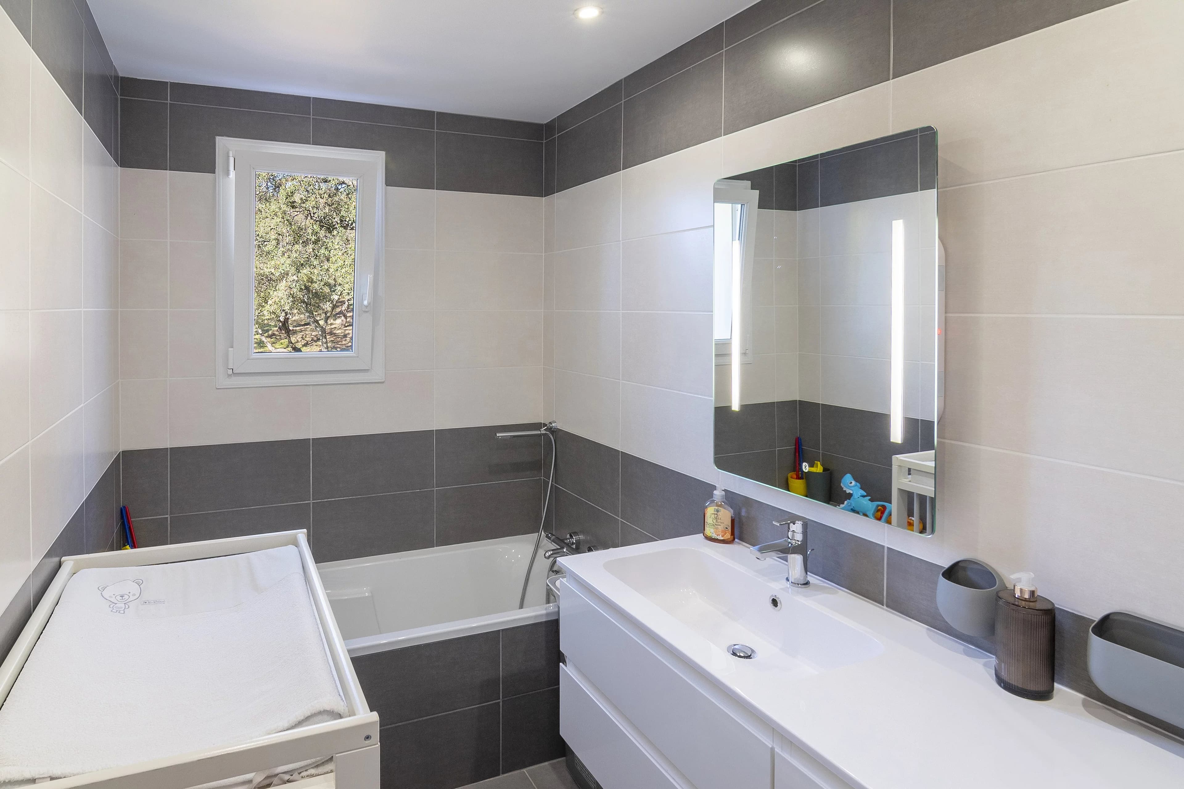 SUPERBE MAISON PROVENÇALE DE 155M² AVEC 4 CHAMBRES DONT UN T2 ATTENANT - Photo 12