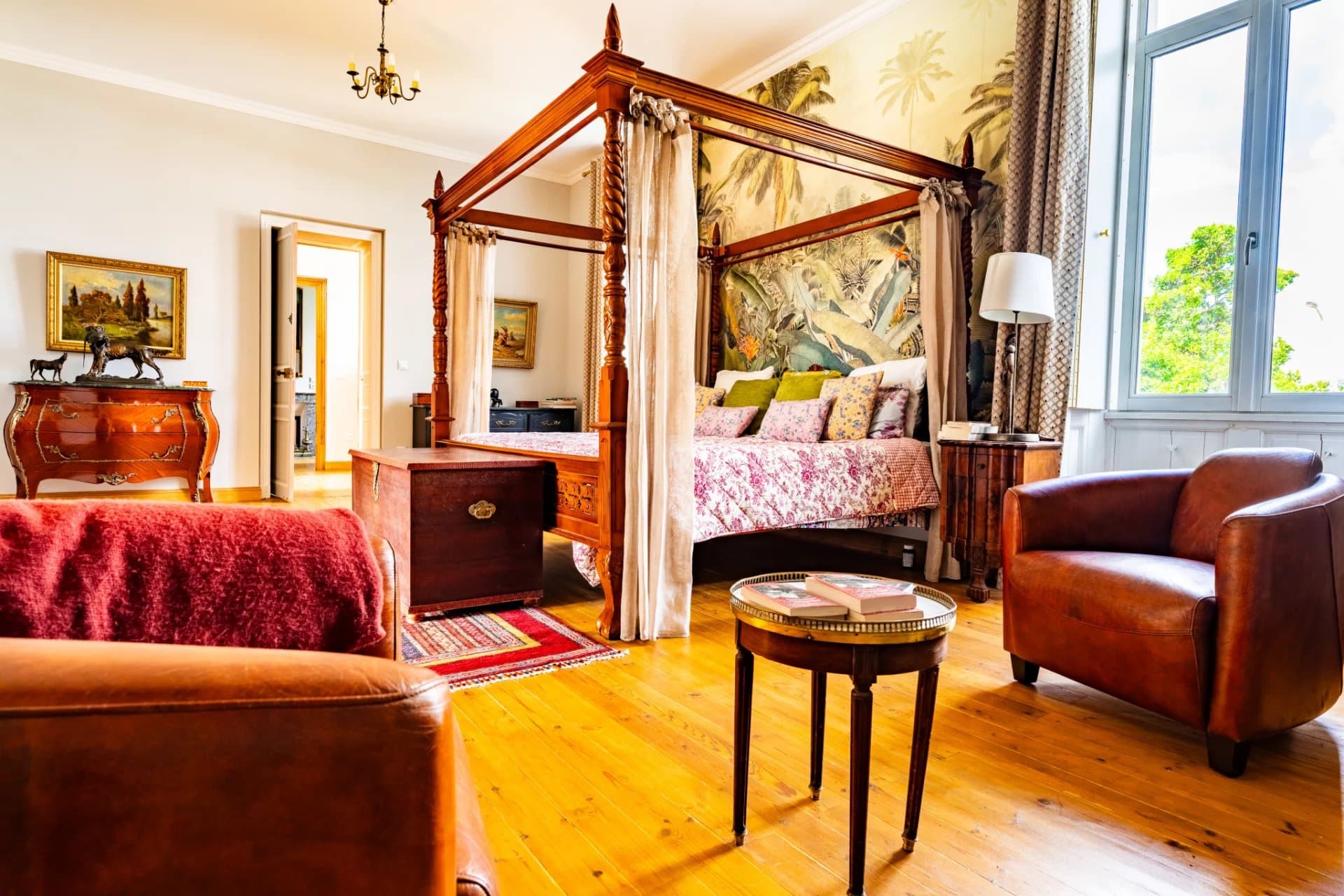 Villeneuve-la-Comtesse - Charme et Art de Vivre à la Française : magnifique Maison de Maître en plein cœur de village - Photo 7