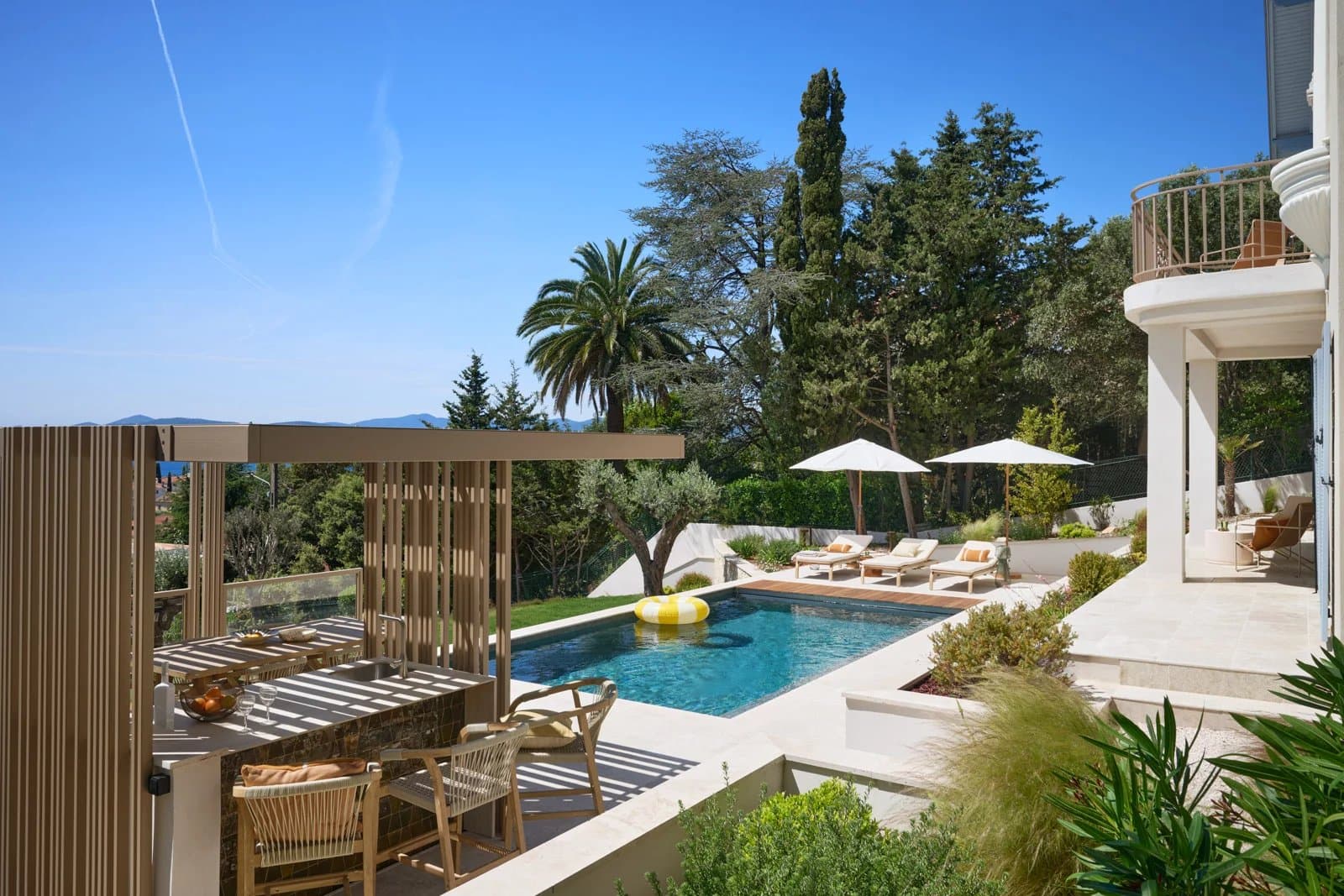 Villa Belle Epoque rénovée avec vue mer dominante, piscine, dépendance et jardin - Photo 3