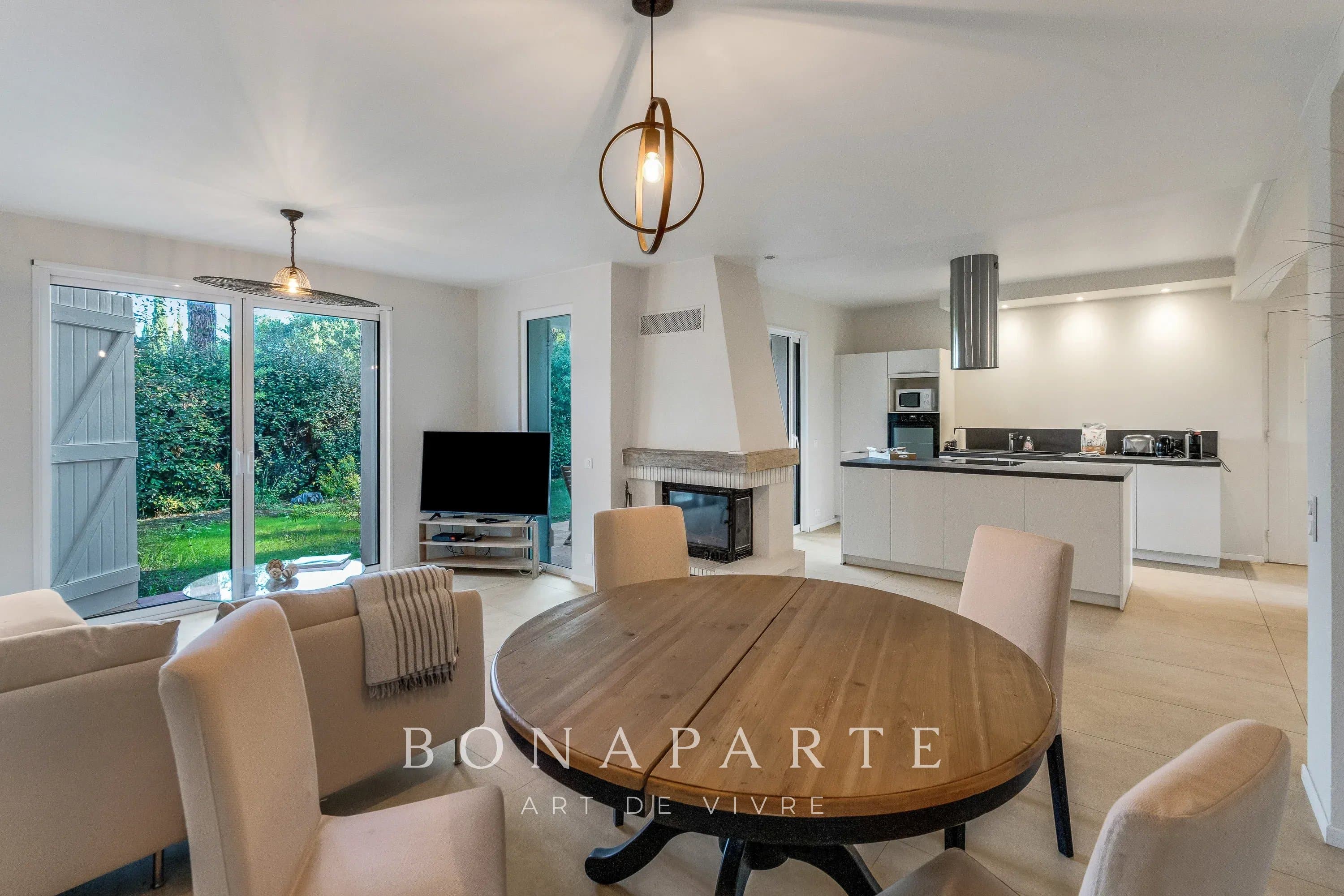 PROCHE DE SAINT TROPEZ - VILLA PROVENÇALE DE CHARME COMPRENANT 4 APPARTEMENTS INDEPENDANTS SUR UN VASTE TERRAIN - Photo 10
