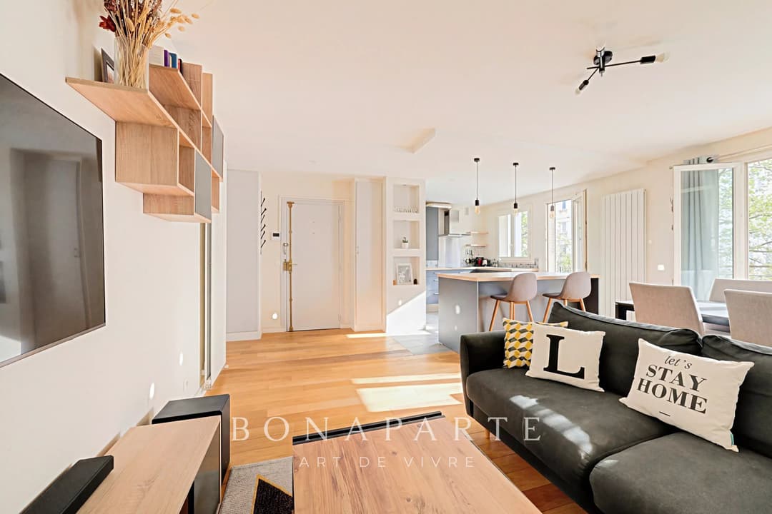 Trois pièces traversant avec balcons - Photo 10