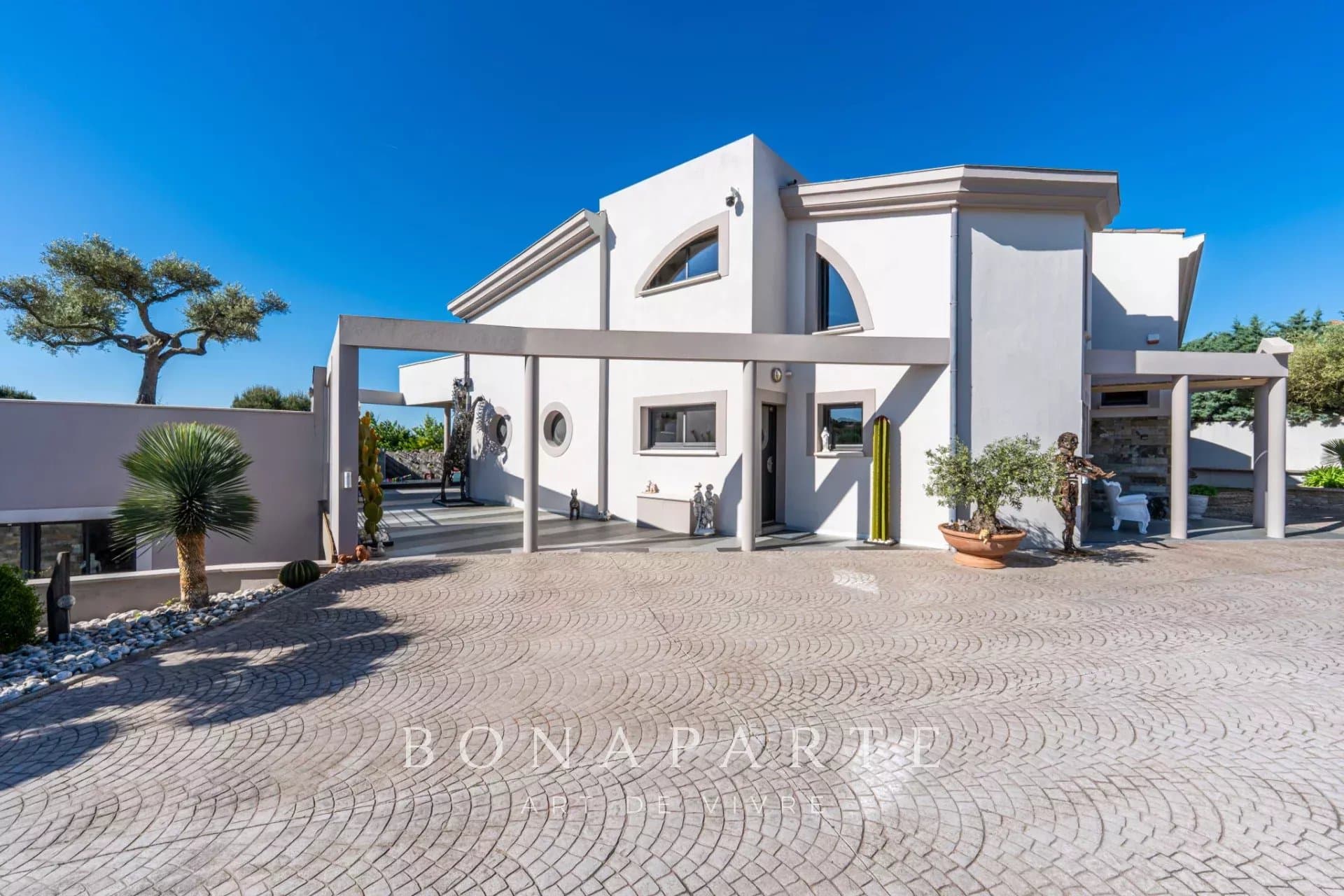 NÎMES - VILLA CONTEMPORAINE AVEC PISCINE ET GRAND GARAGE - Photo 5