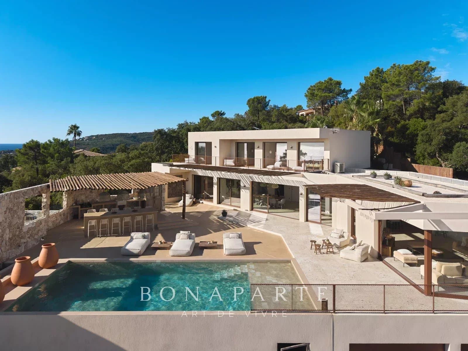 VILLA CONTEMPORAINE D’EXCEPTION – VUE PANORAMIQUE SUR LA MÉDITERRANÉE - Photo 4