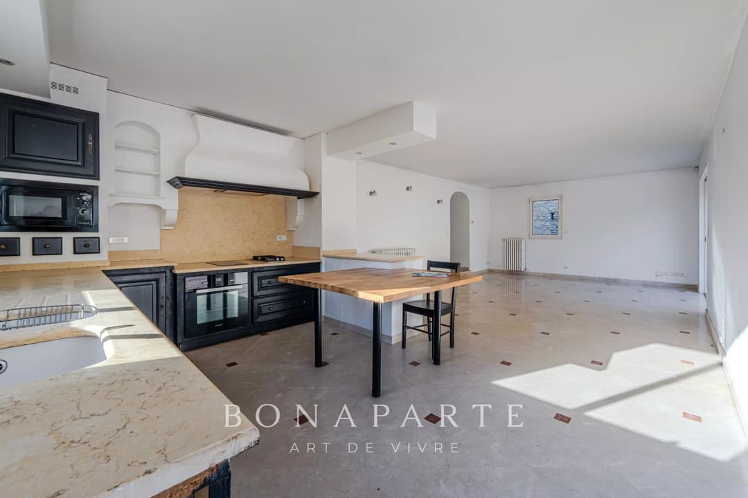RUE MENARD / NIMES - MAISON DE 240M² - ADRESSE EMBLEMATIQUE - Photo 6