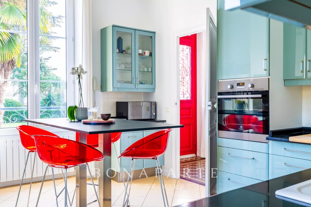 Propriété d'exception : Élégante maison de maître avec dépendances - Photo 13