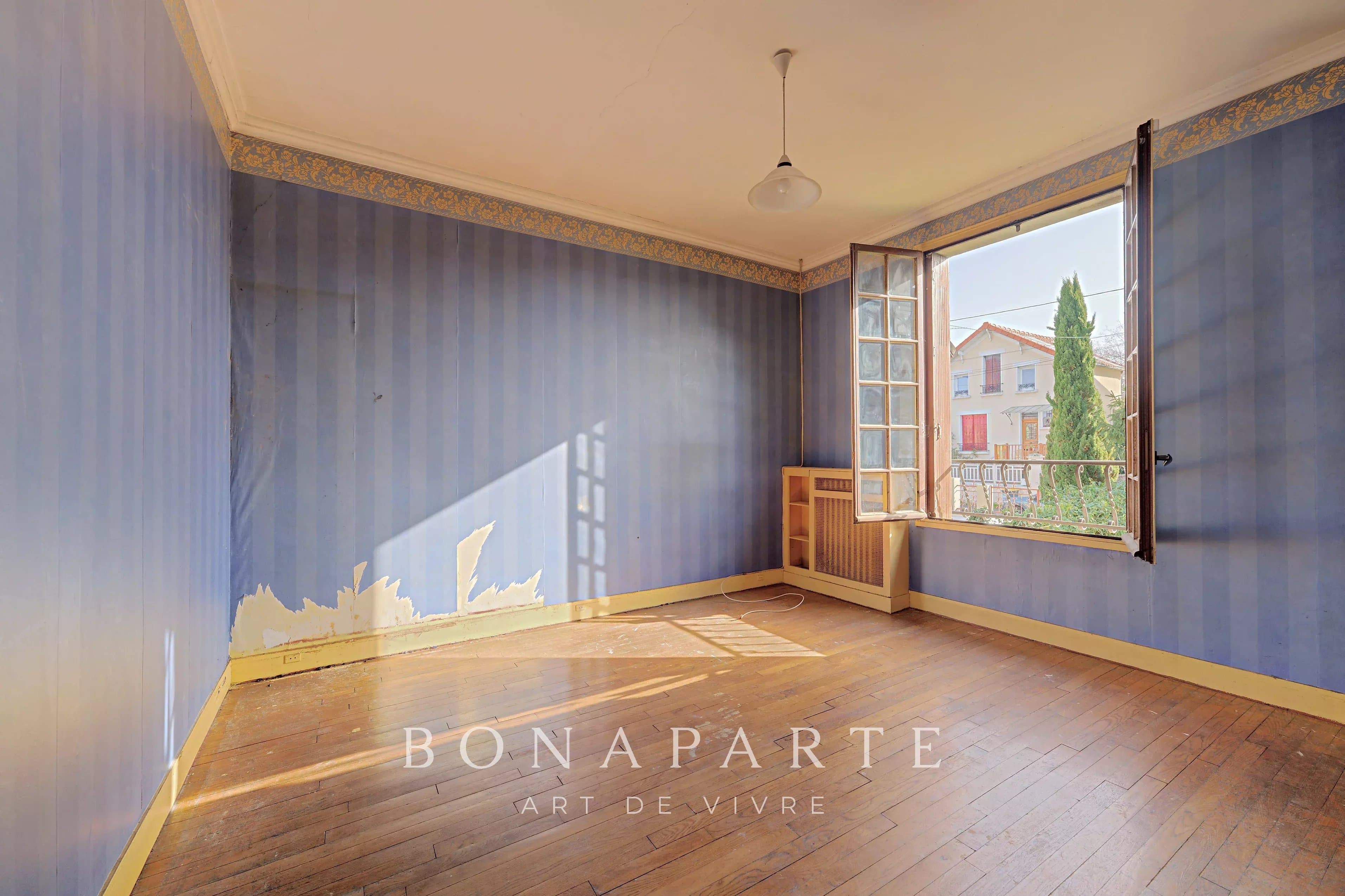 NEUILLY-PLAISANCE - PROPRIÉTÉ D'EXCEPTION : 3 NIVEAUX AVEC DÉPENDANCE SUR 700M2 DE TERRAIN - Photo 7