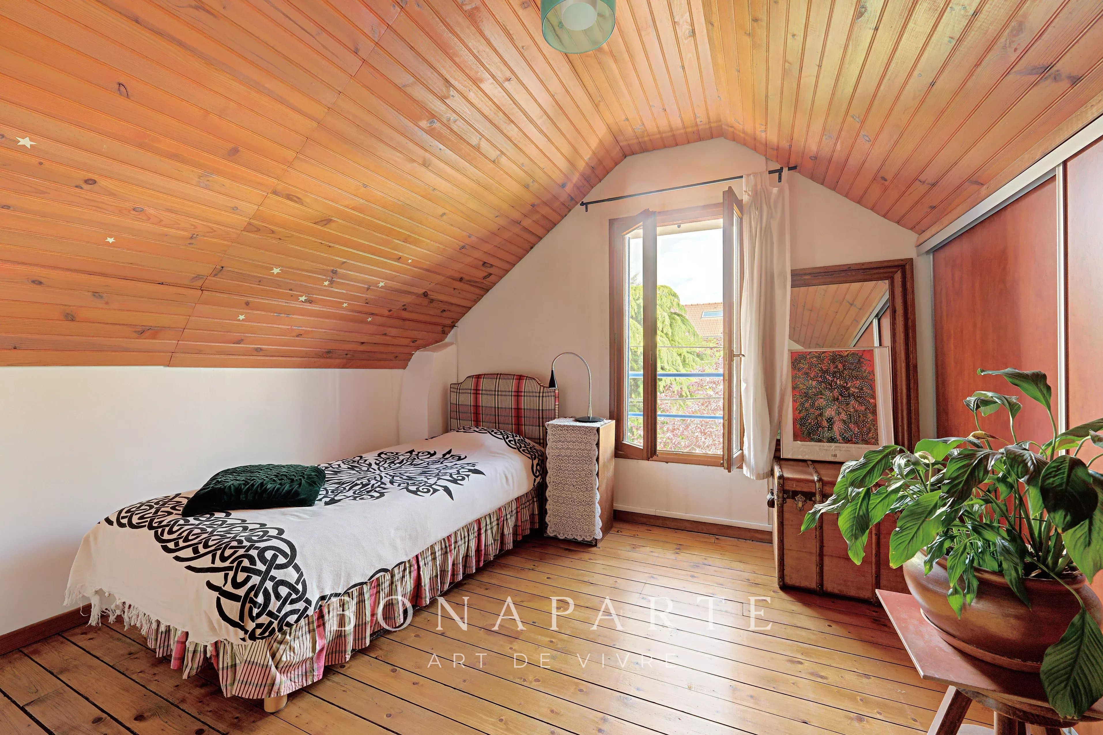 MAISON DE 6 PIECES AVEC STUDIO INDÉPENDANT PROCHE TRANSPORTS (5 MIN À PIED) - Photo 10