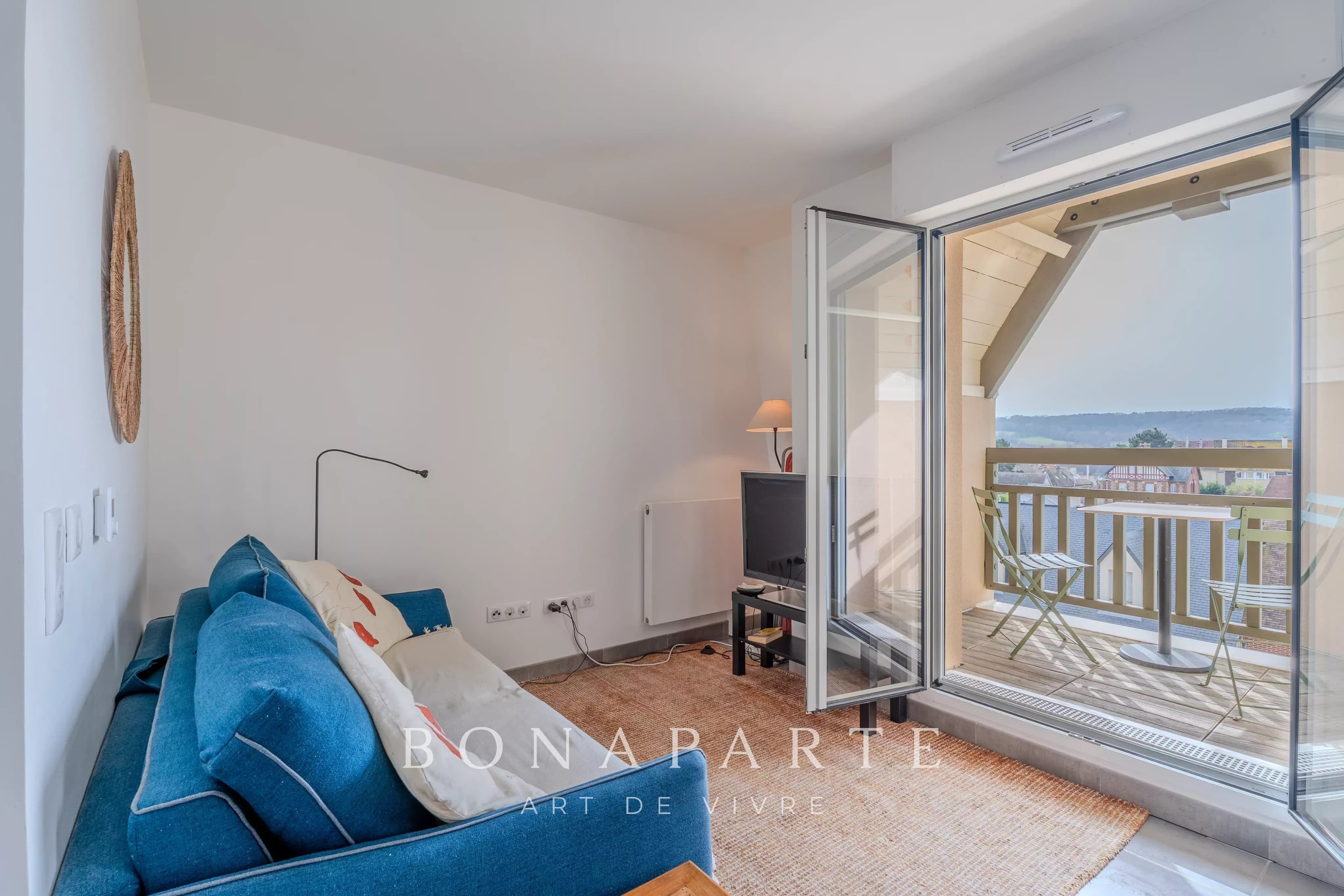 SUPERBE 2 PIÈCES DERNIER ÉTAGE, AVEC BALCON ET PARKING - Photo 3