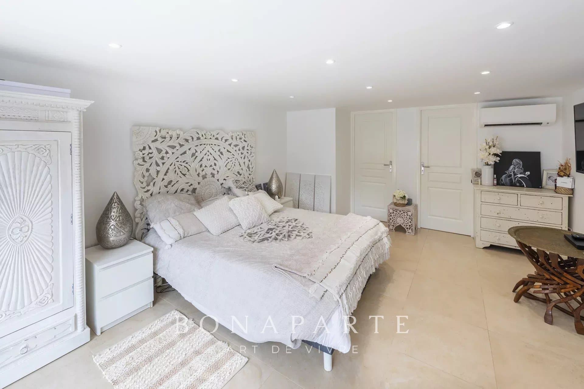 Villa contemporaine de 238m² avec studio, T2 indépendant, garage et piscine - Photo 9