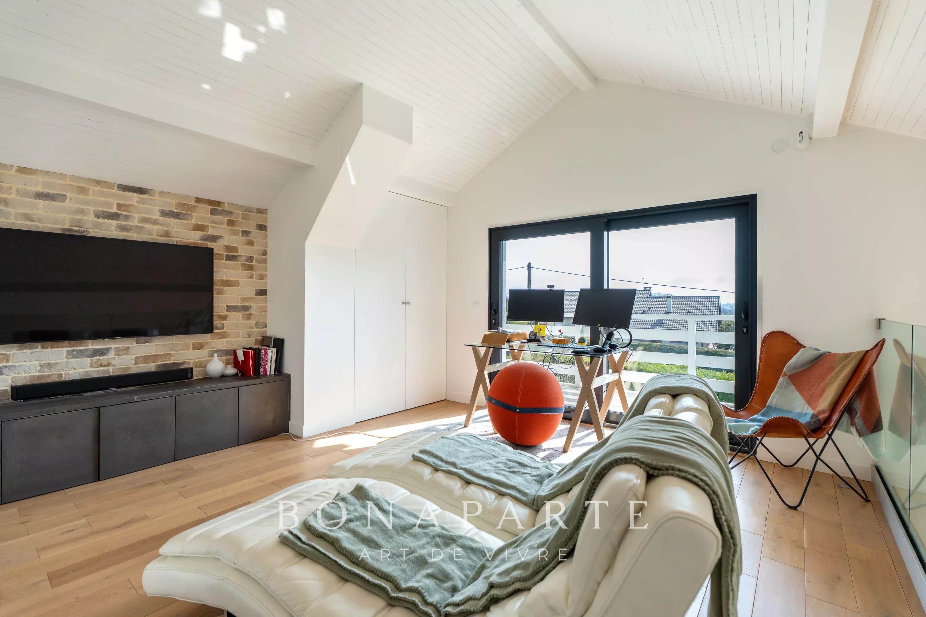 PRÉVESSIN-MOËNS – MAISON FAMILIALE RÉNOVÉE AUX PORTES DE GENÈVE - Photo 8