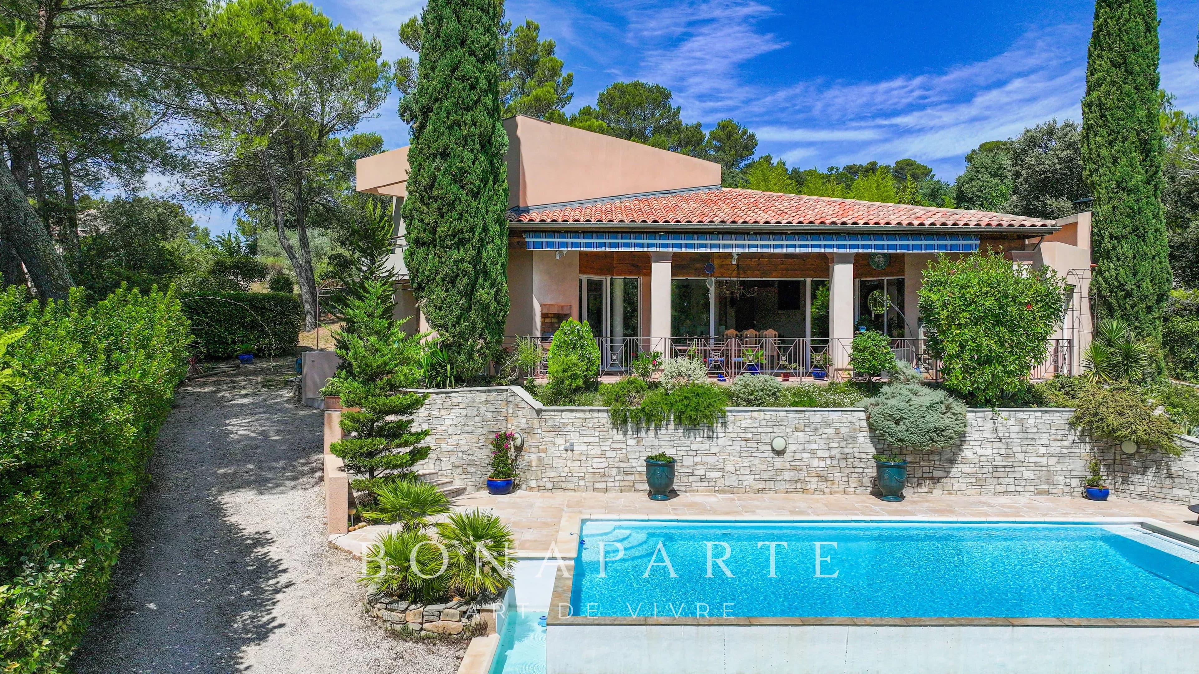 Maison contemporaine – Un havre de paix en lisière de garrigue - Photo 1