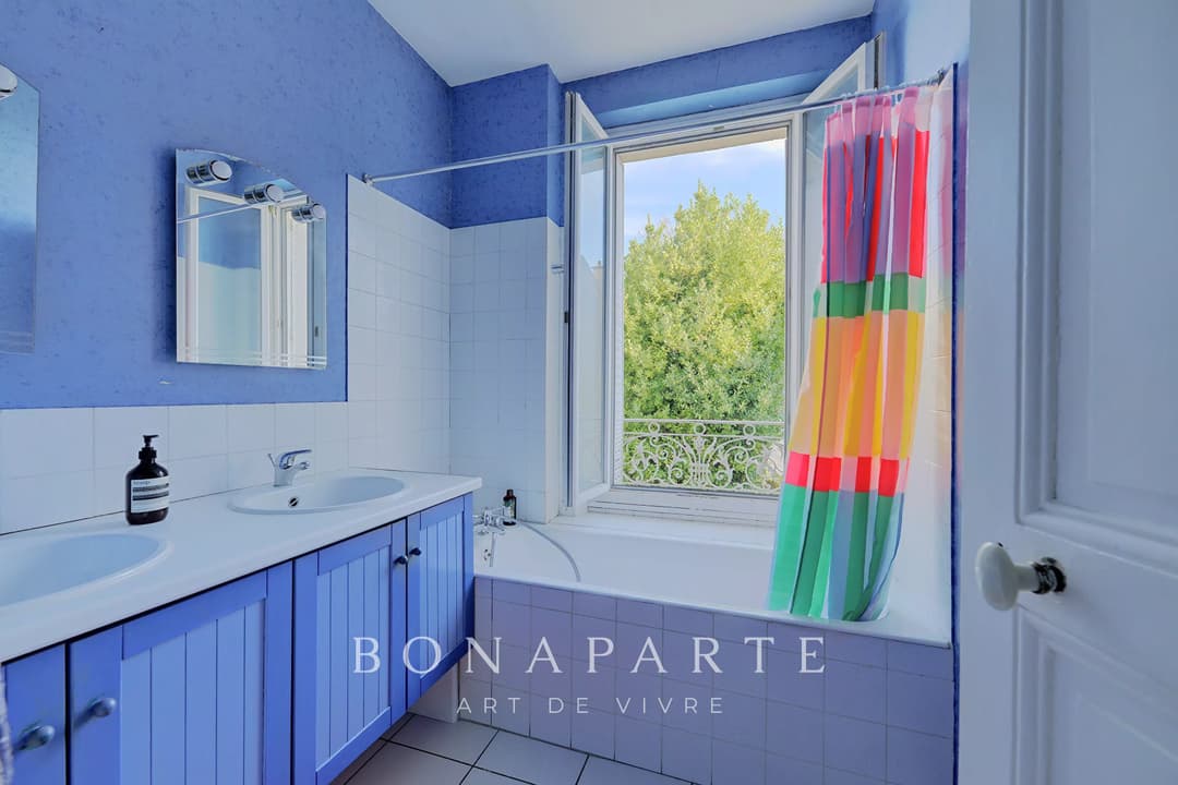 SURESNES - Maison en pierre meulière avec jardin à l’abri des regards – 204 m² - Photo 15