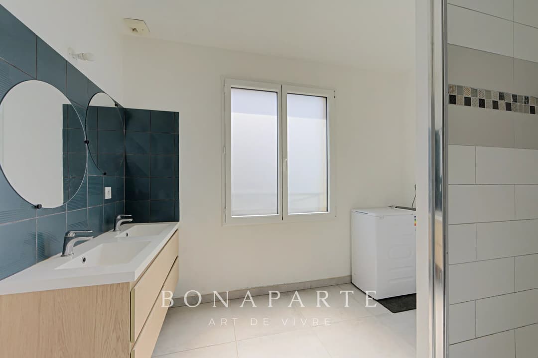 MAISONS-LAFFITTE, MAISON RECENTE À PROXIMITÉ IMMÉDIATE DU CENTRE-VILLE - Photo 13