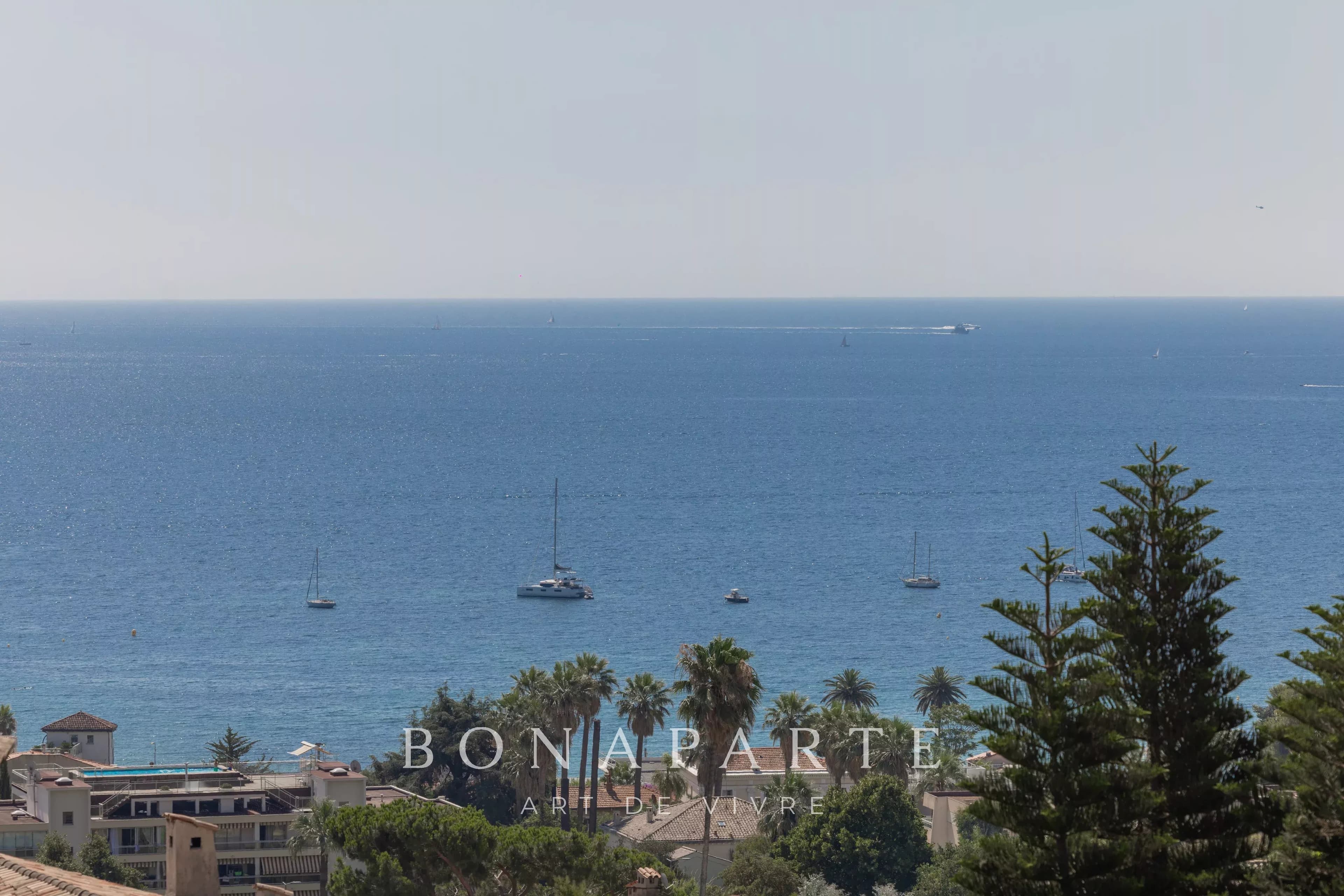 Aux portes de SUPER CANNES, élégante villa entiérement rénovée - vue mer panoramique - position dominante - Photo 1