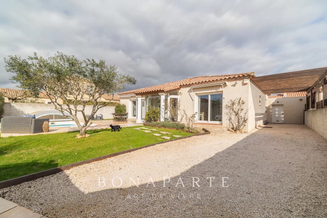 Maison plain-pied avec piscine à Sauvian – Confort, espace et praticité - Photo 12