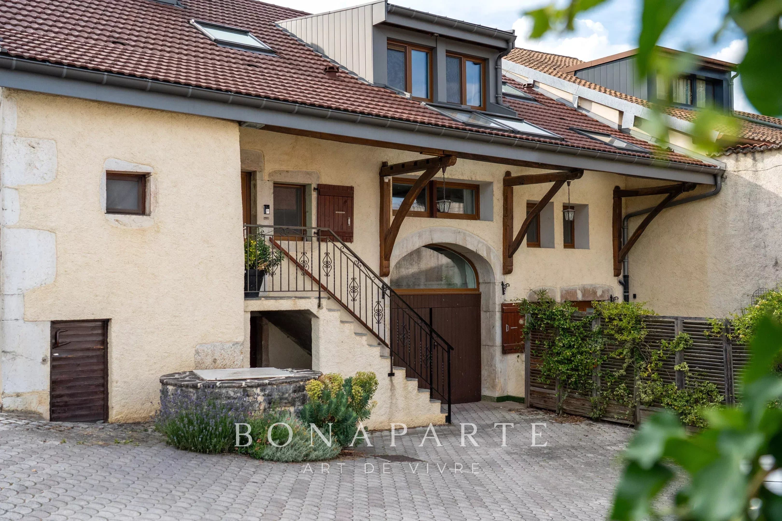 PÉRON, MAISON P7 AVEC NOMBREUSES ANNEXES, CHARME AUTHENTIQUE - Photo 1
