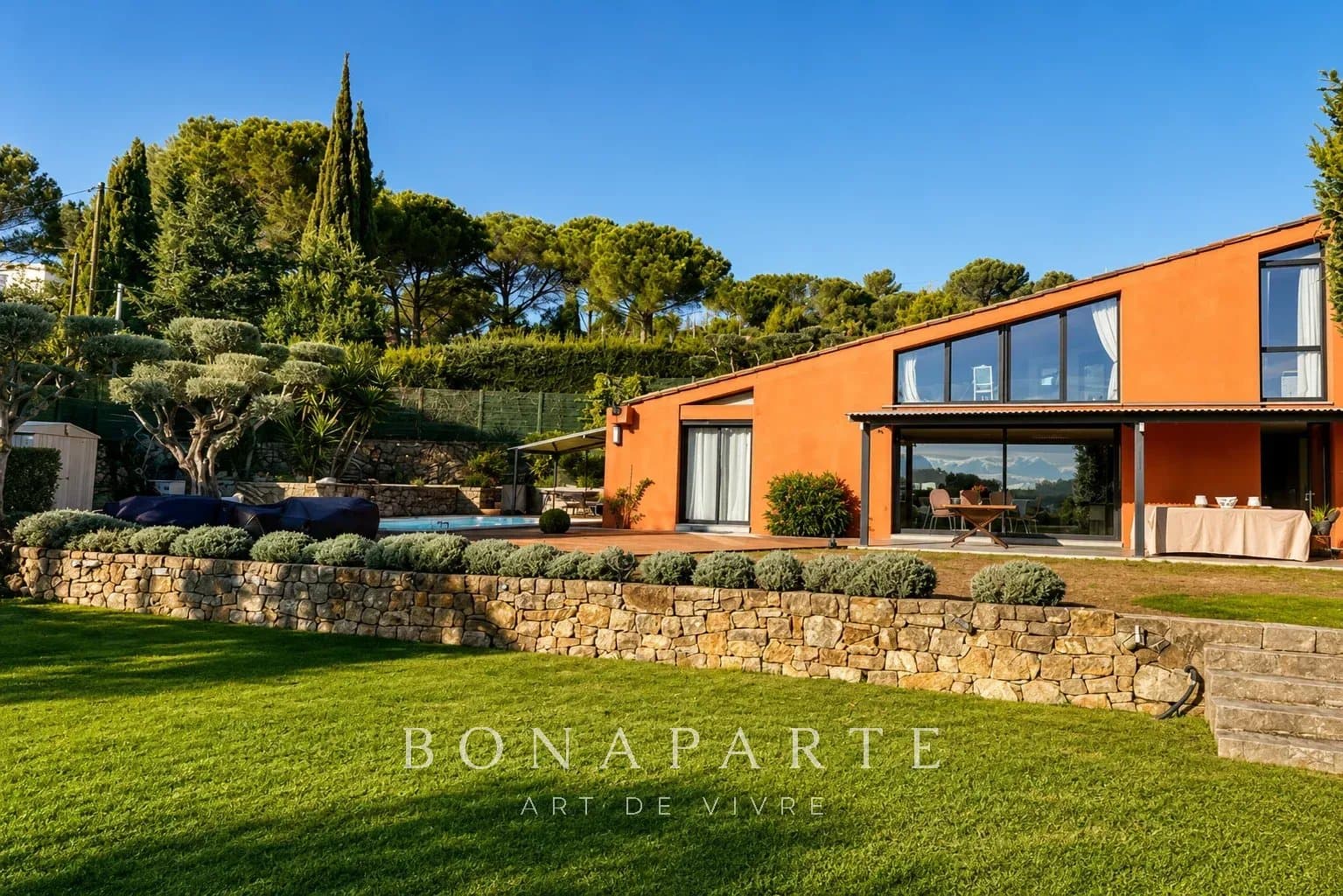 VILLA D’ARCHITECTE CONTEMPORAINE – MOUGINS / LE CANNET - Photo 1