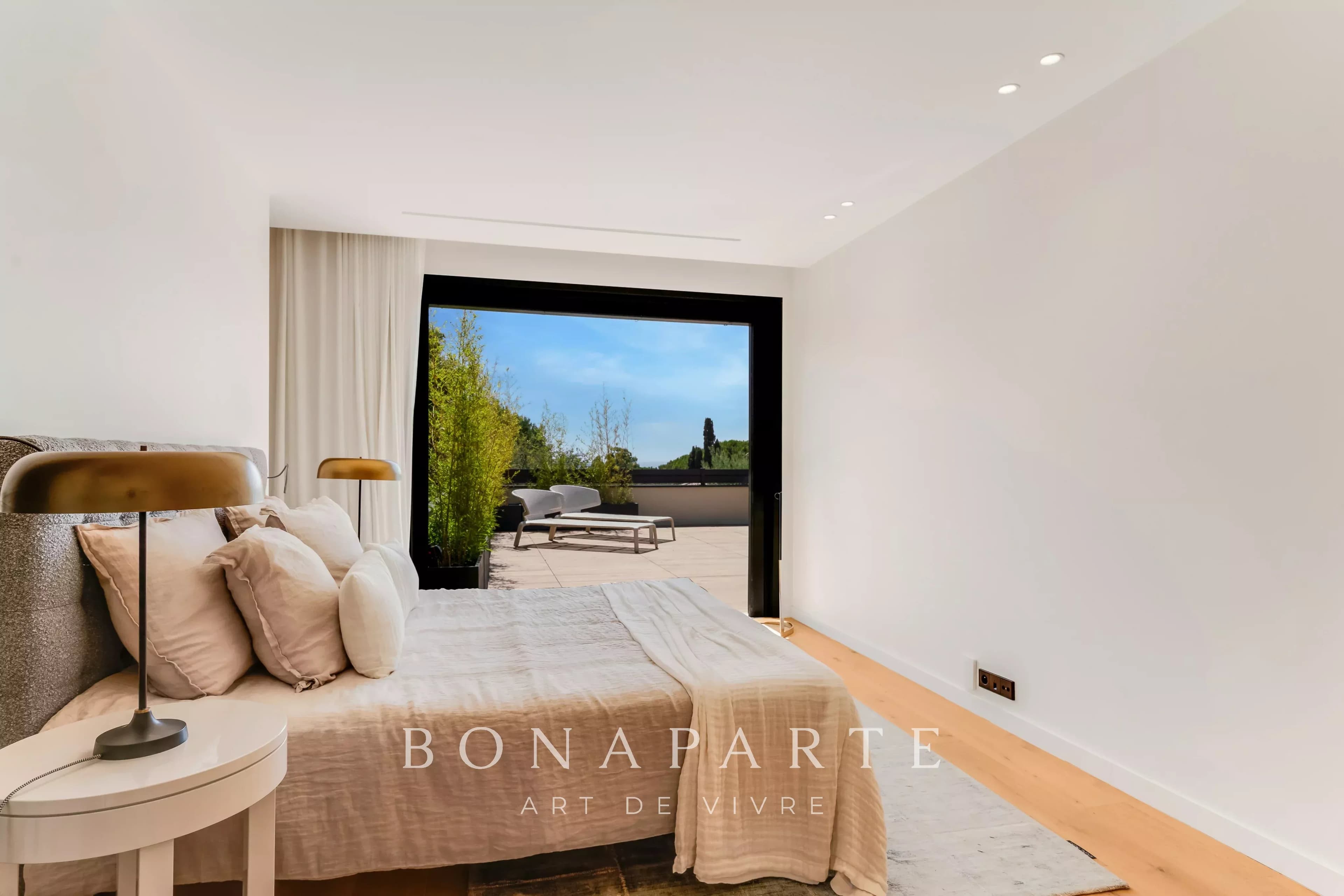 SAINTE-MAXIME - JOLIE VILLA CONTEMPORAINE DE 230m² - A PIEDS DE LA PLAGE DE LA NARTELLE - Photo 11