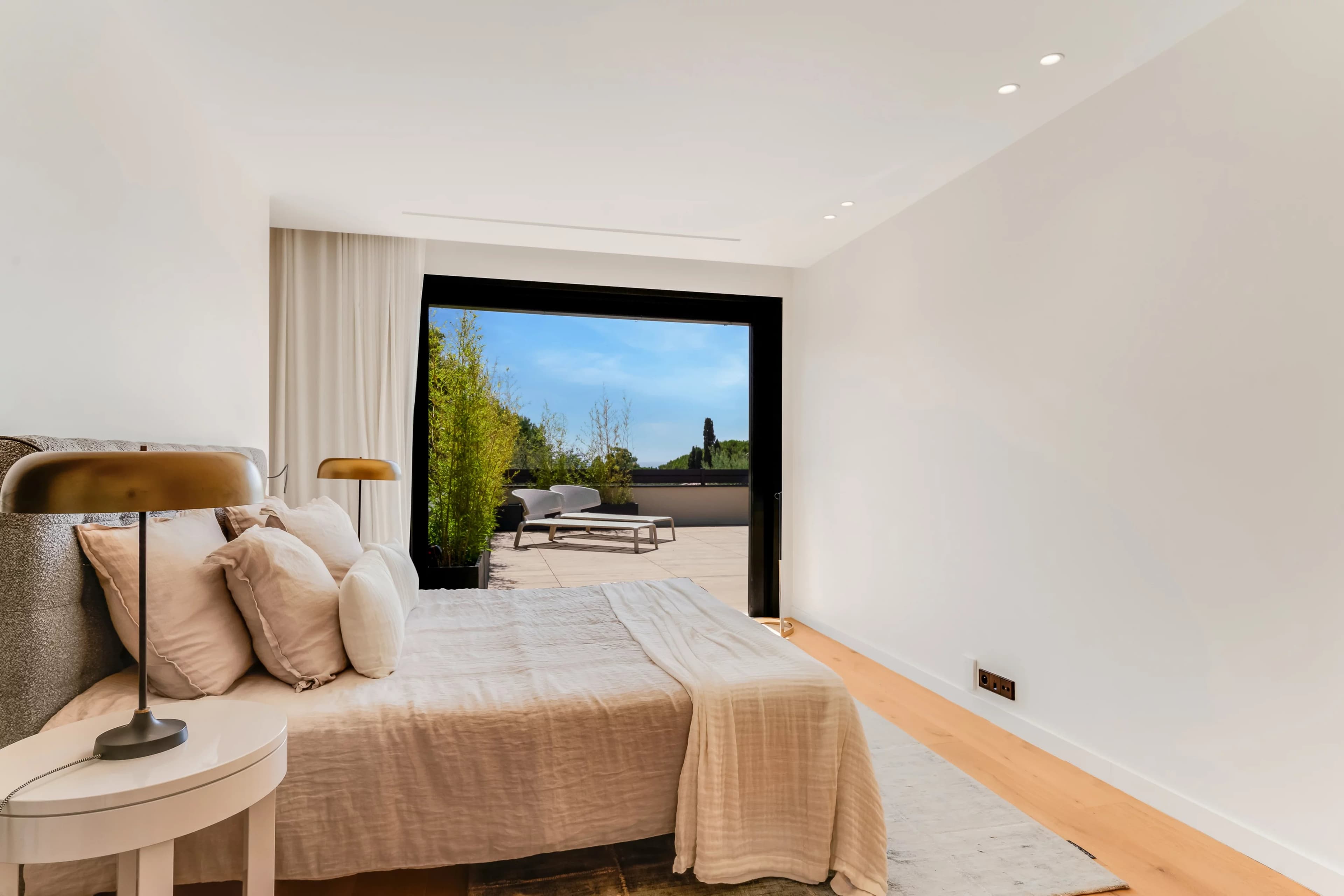 SAINTE-MAXIME - JOLIE VILLA CONTEMPORAINE DE 230m² - A PIEDS DE LA PLAGE DE LA NARTELLE - Photo 11