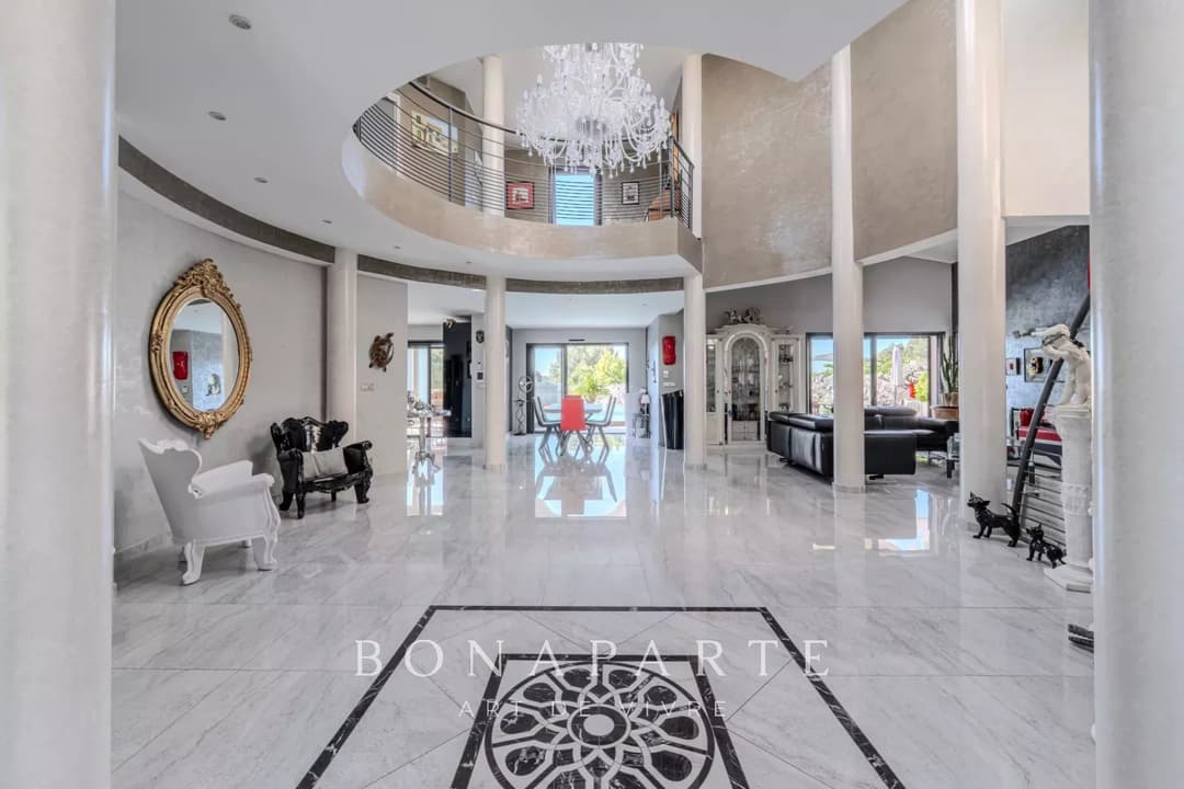 NÎMES - VILLA CONTEMPORAINE AVEC PISCINE ET GRAND GARAGE - Photo 6