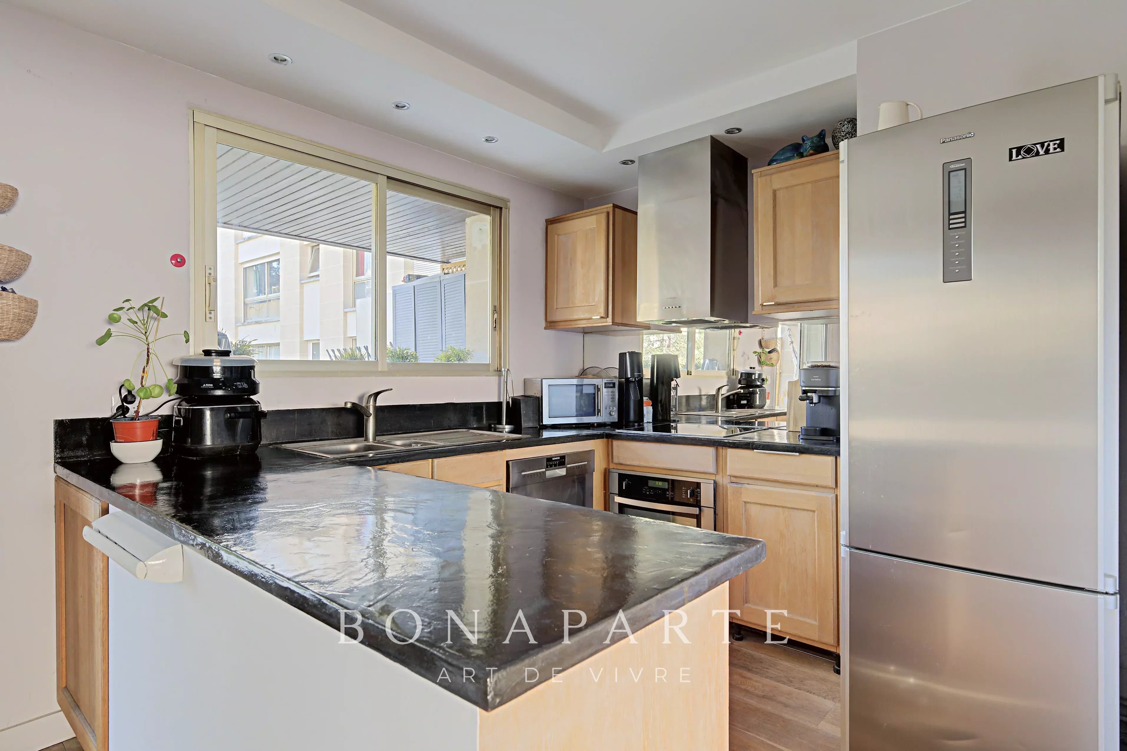 Appartement traversant avec deux terrasses - Photo 4