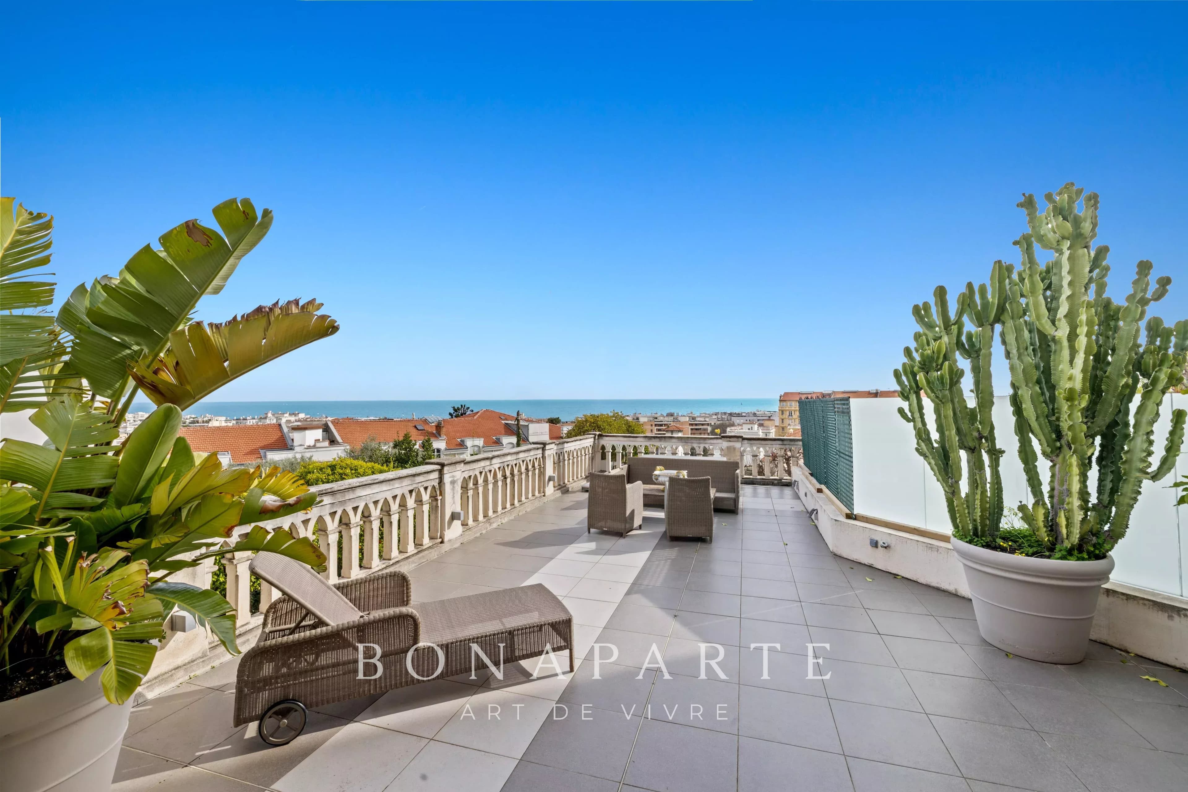 NICE - Luxurious apartment with sea view terrace -