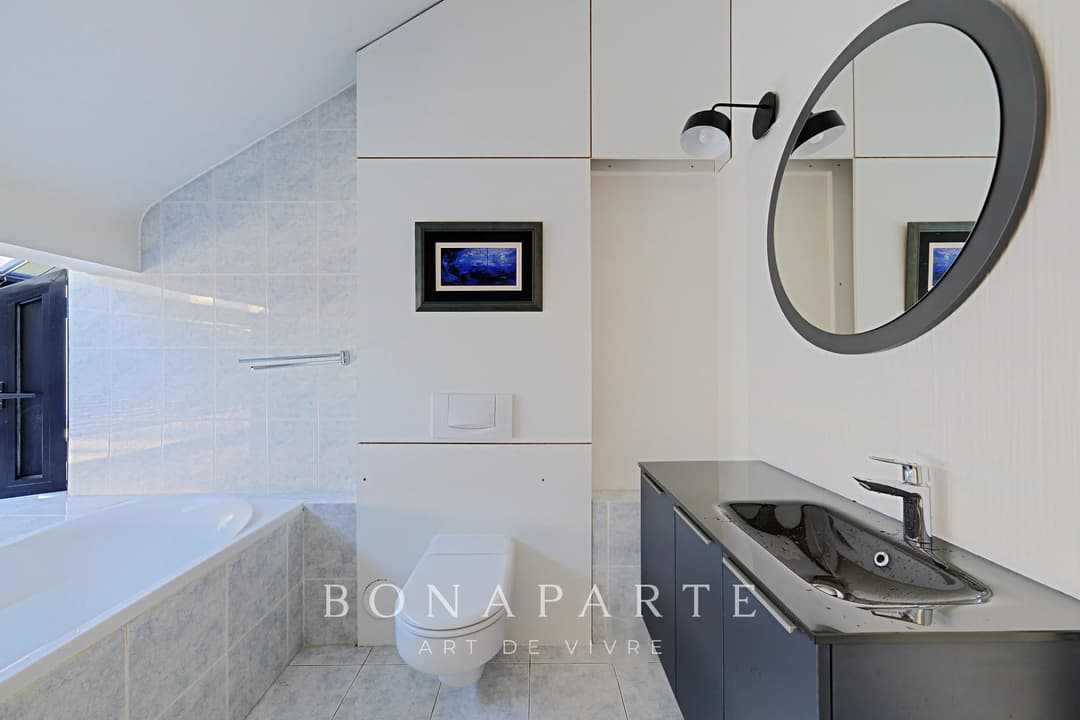 Maison d’architecte – 316 m² habitables – Dépendance indépendante – Piscine intérieure – Sous-sol total – Jardin paysagé de 800 m² - Photo 20