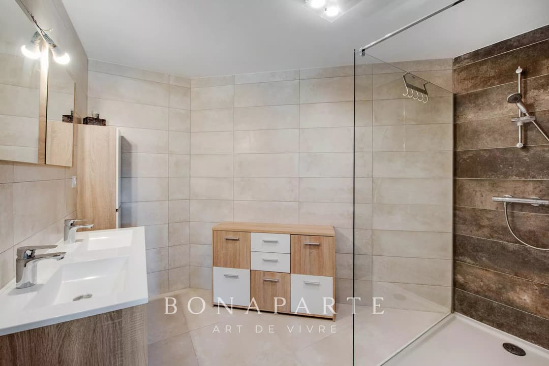 SAINT-AYGULF - Villa récente avec appartement indépendant - Photo 17