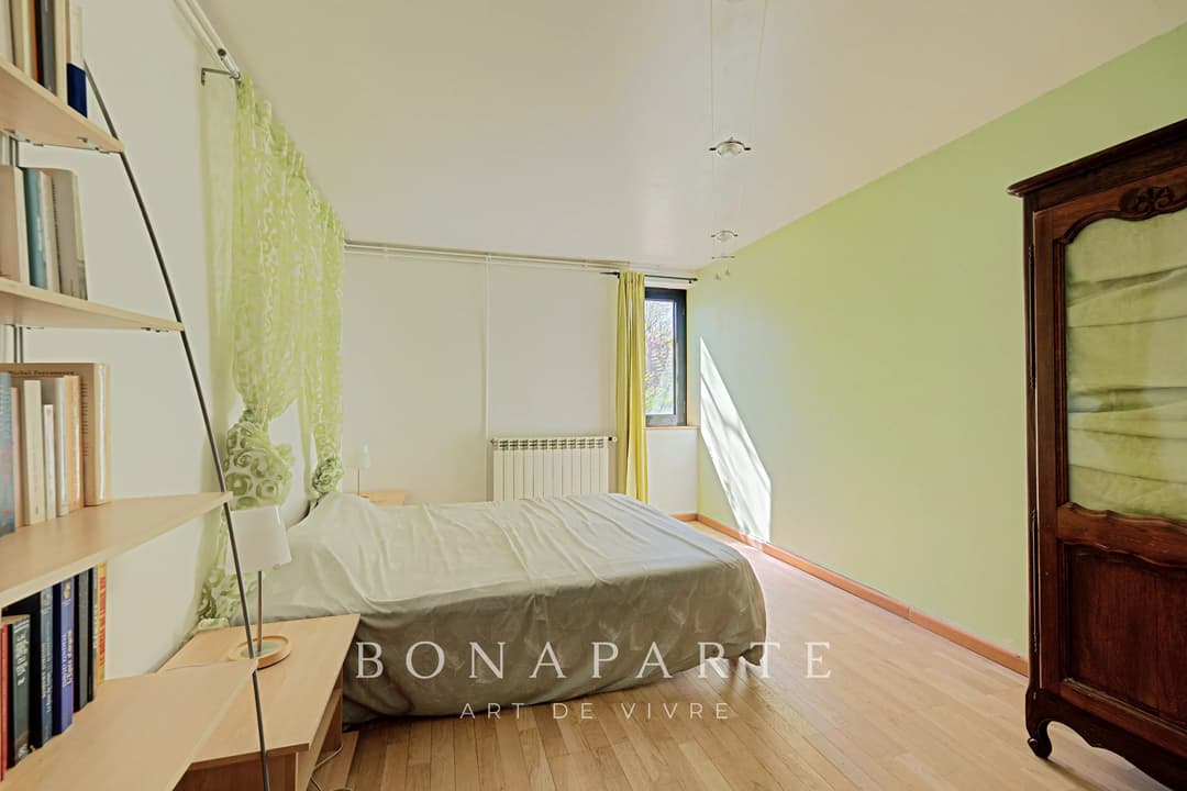 Maison d’architecte – 316 m² habitables – Dépendance indépendante – Piscine intérieure – Sous-sol total – Jardin paysagé de 800 m² - Photo 24