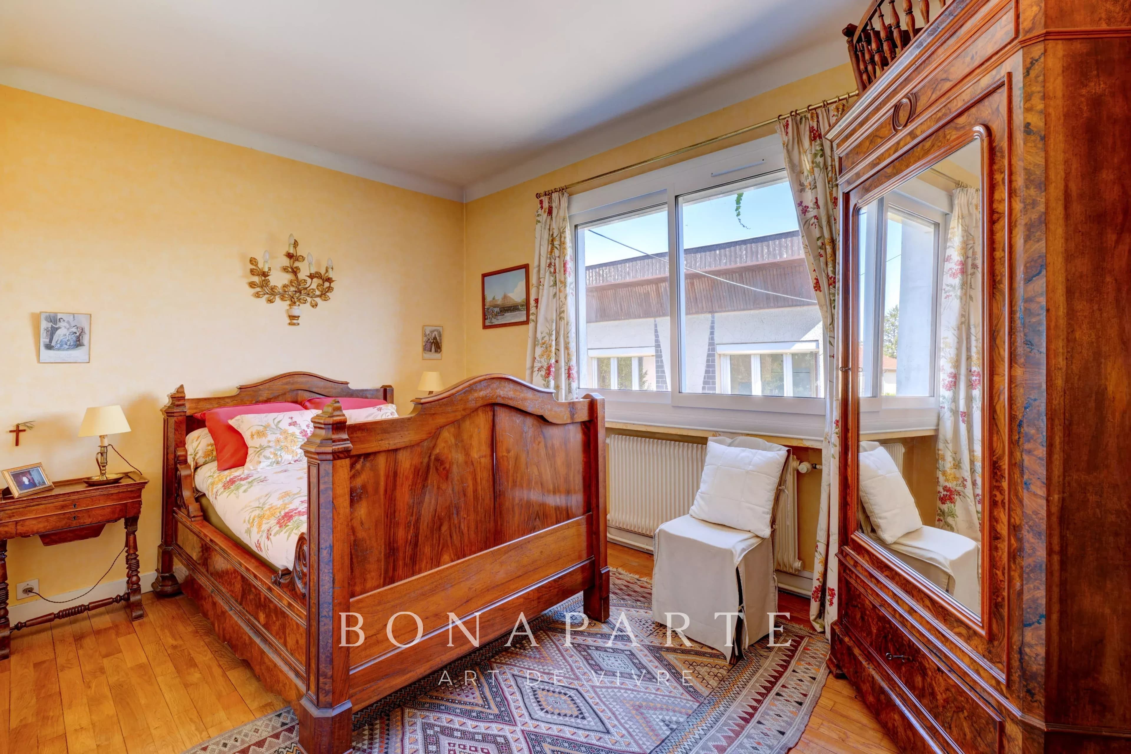 DÉCINES – PROPRIÉTÉ FAMILIALE 197 M² – MAISON PRINCIPALE & MAISON INDÉPENDANTE – TERRAIN 664 M² - Photo 13