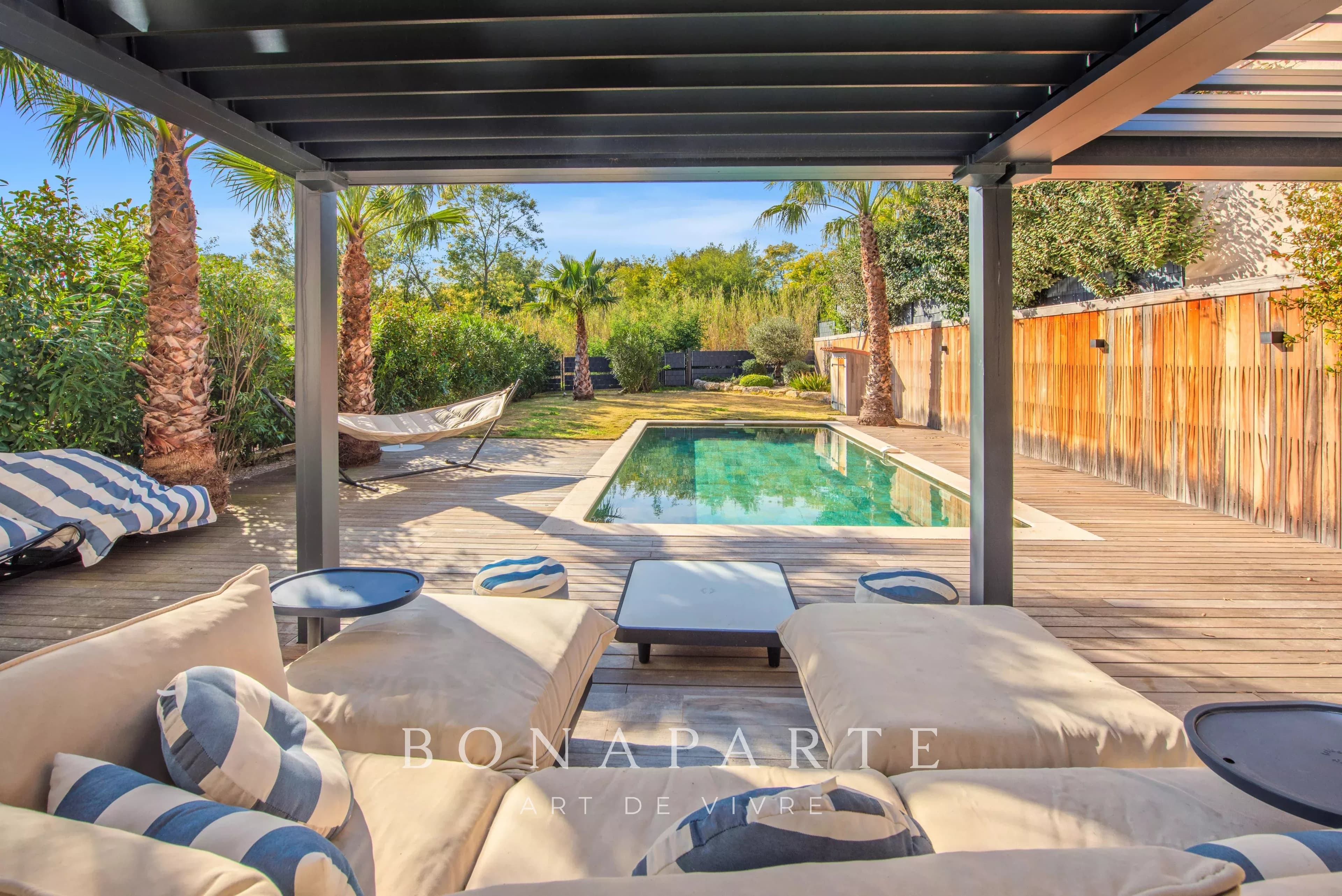 Luxurious Villa in Grimaud with Pool and Boules Court